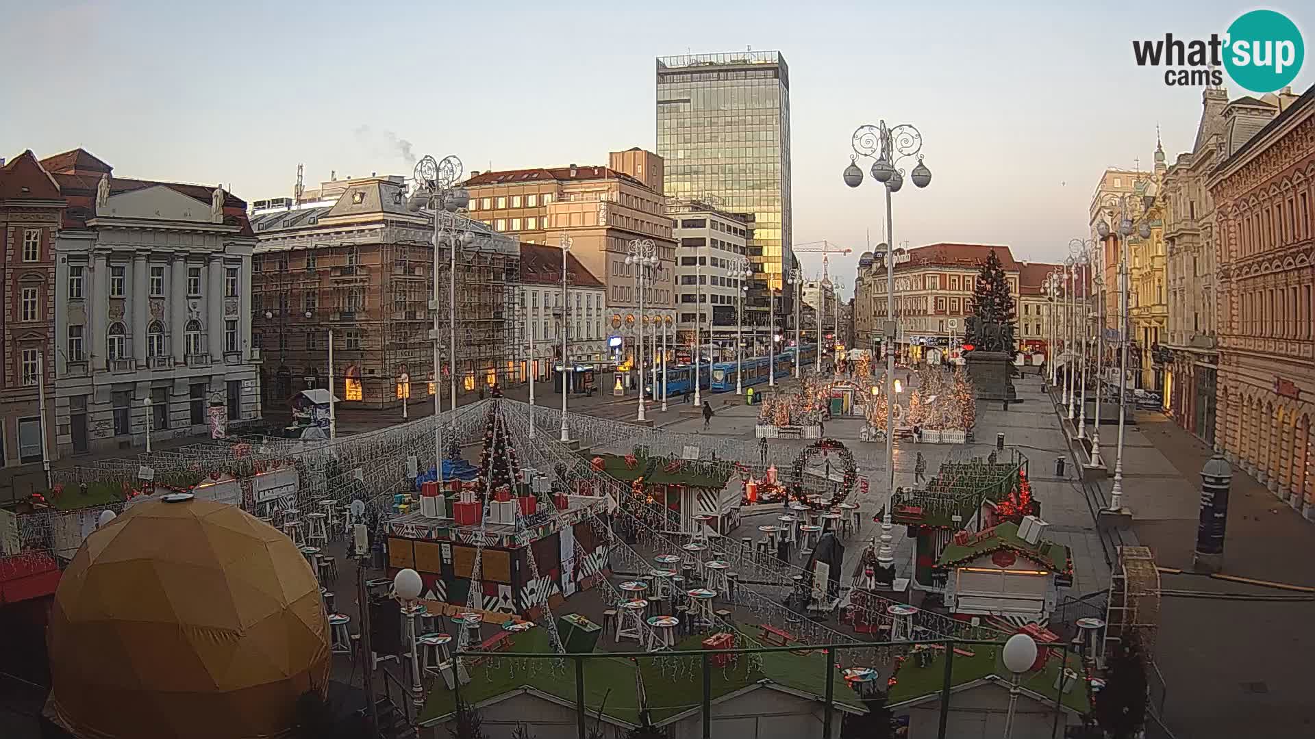 Zagreb Live Webcam – Bana Jelačić square