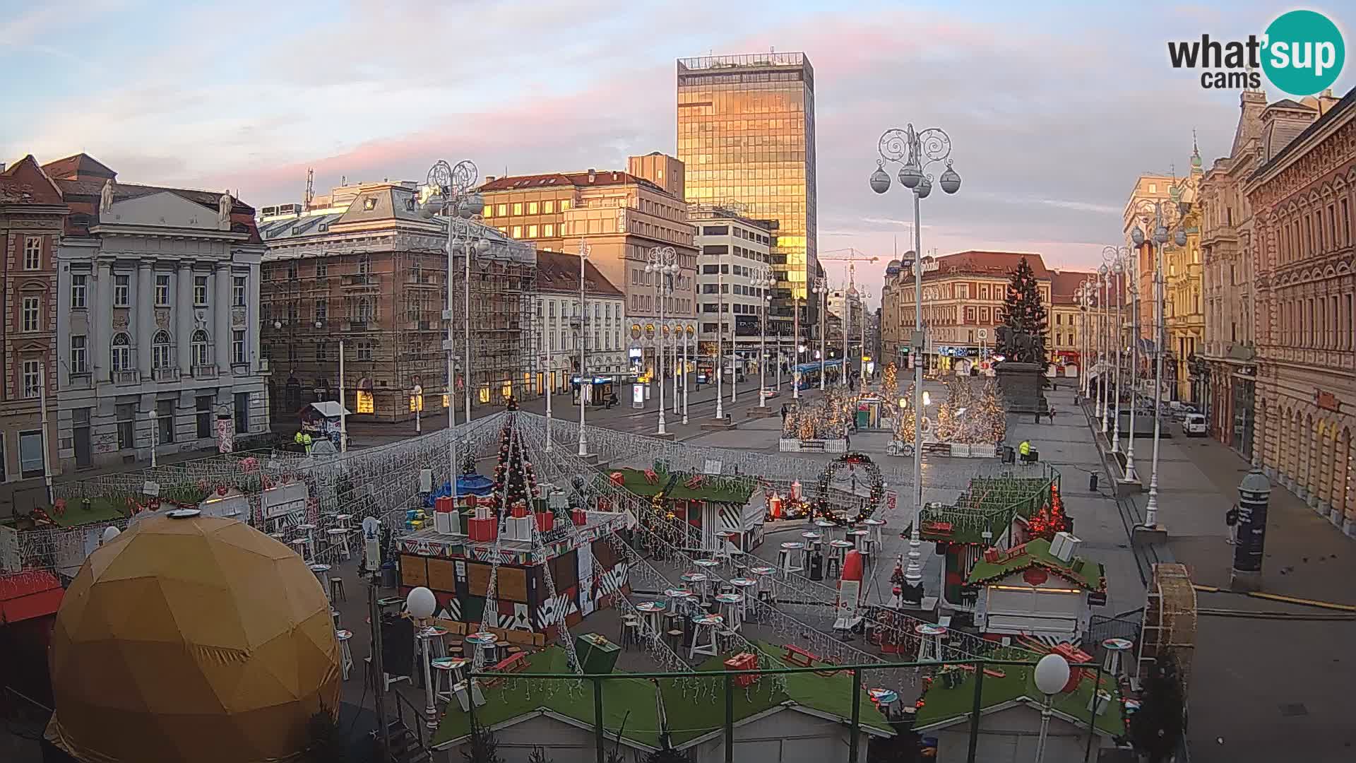 Zagreb spletna kamera trg Bana Jelačića