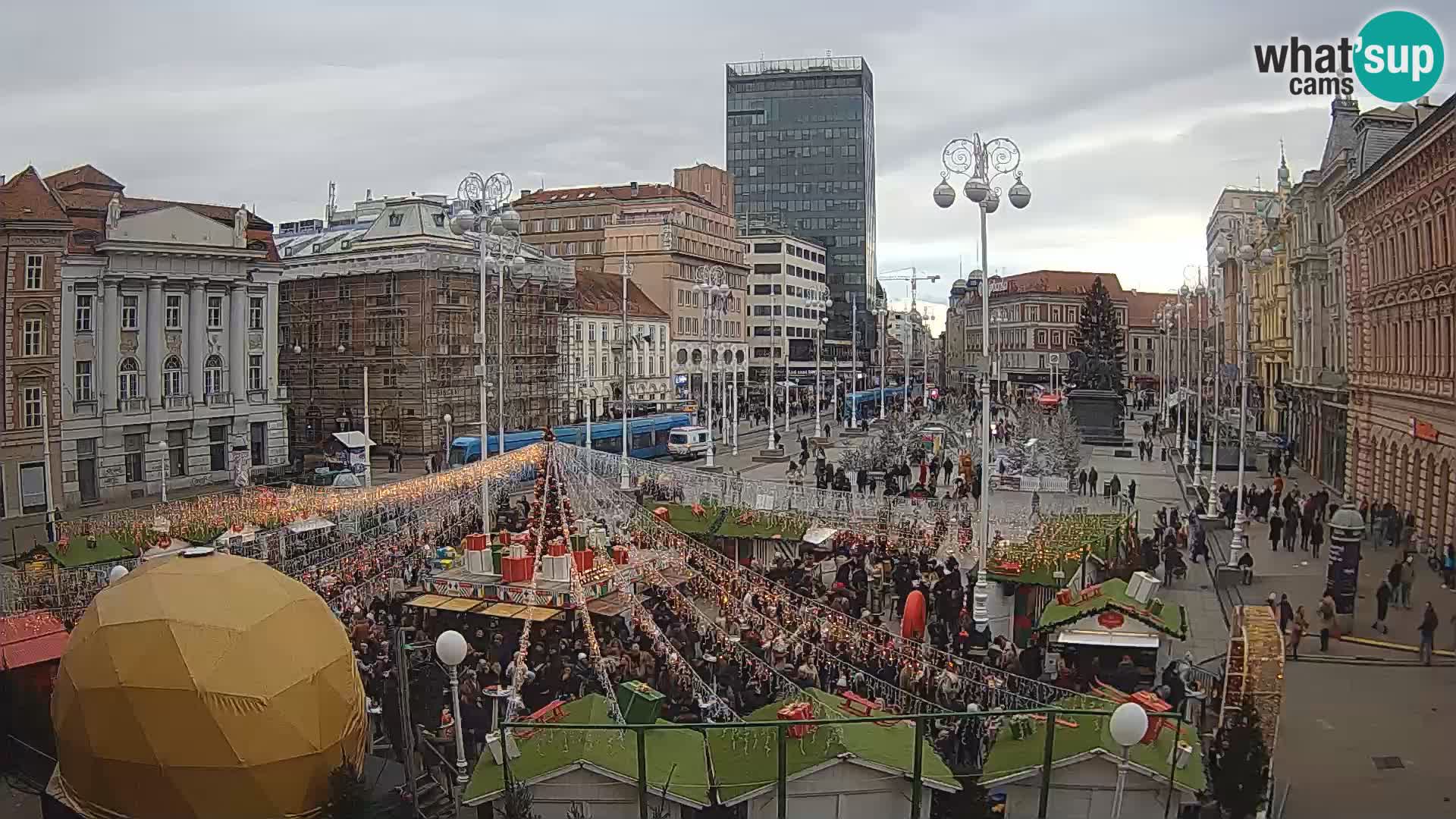 Zagreb spletna kamera trg Bana Jelačića