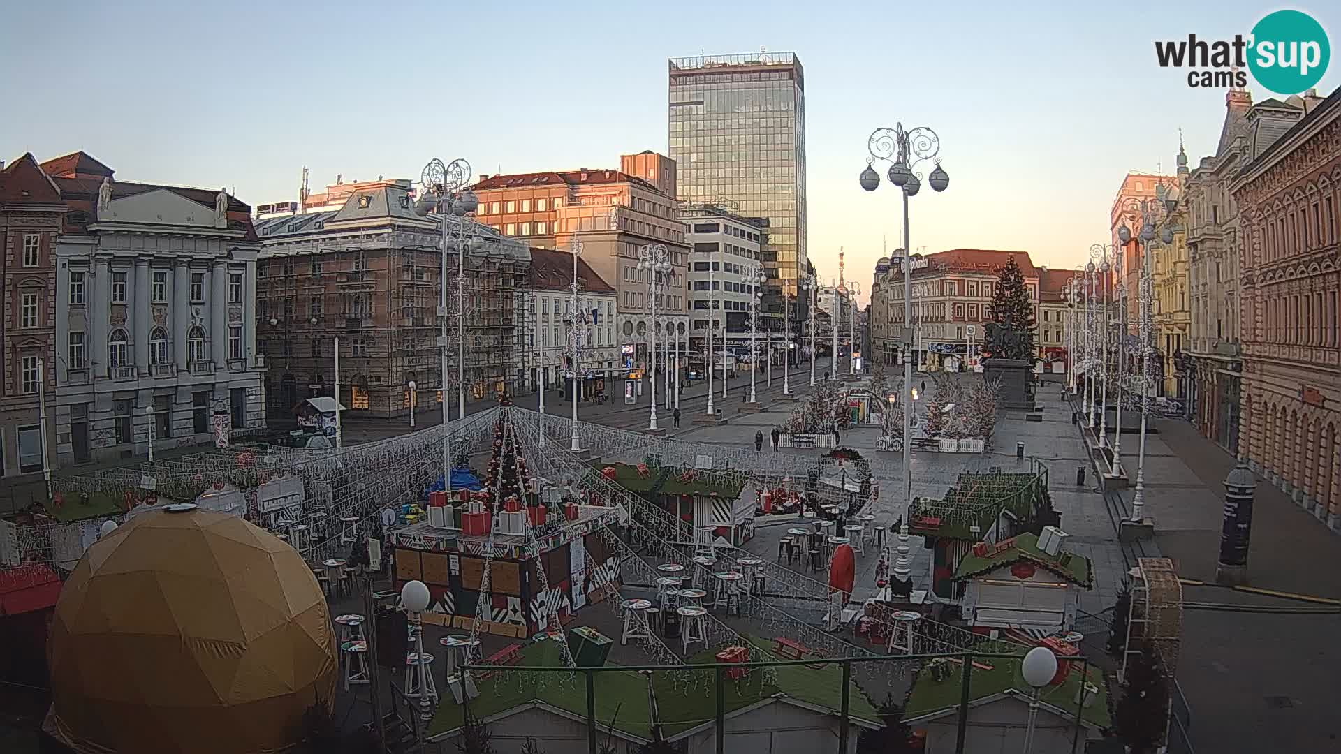 Zagreb Live Webcam – Bana Jelačić square