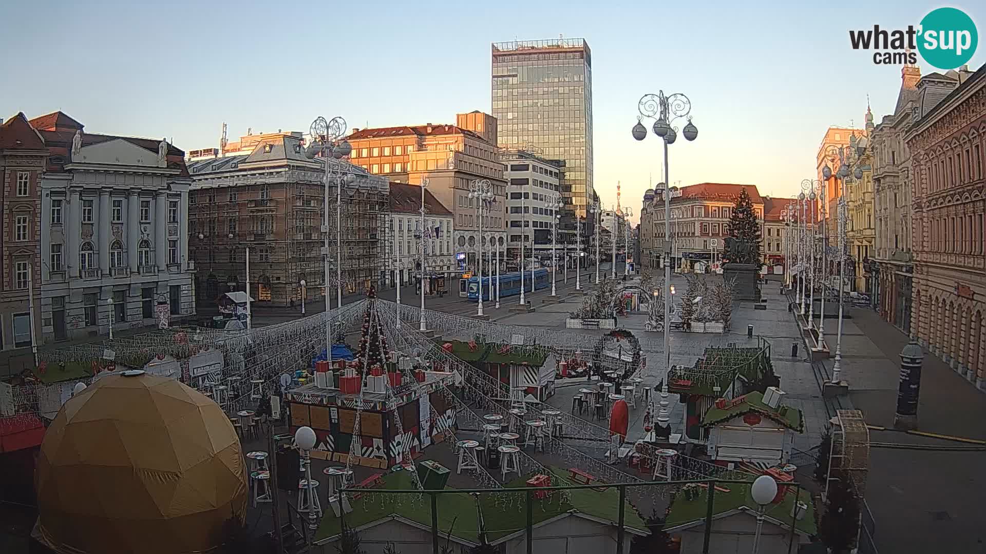 Zagreb Live Webcam – Bana Jelačić square