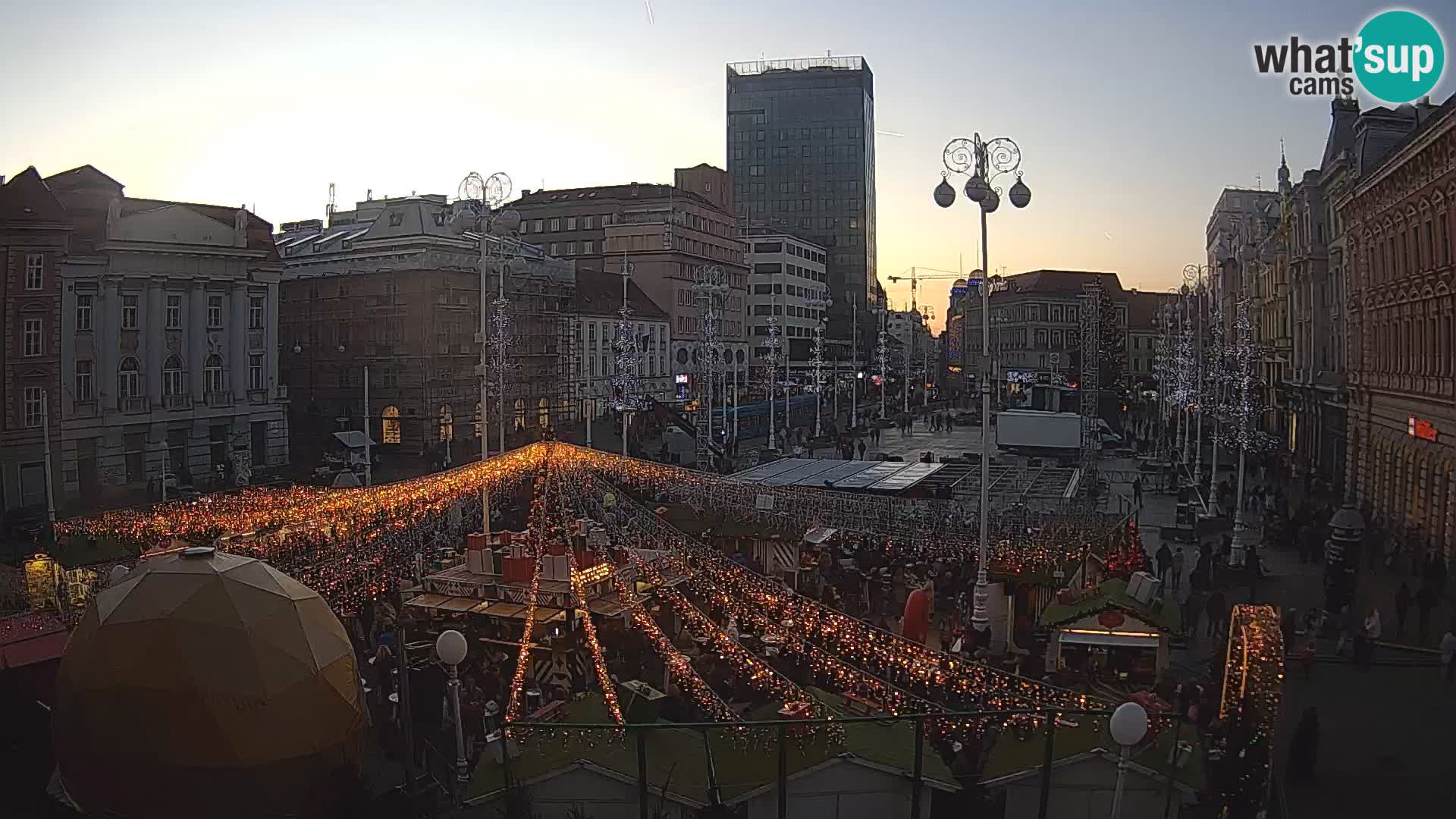 Zagreb Live Webcam – Bana Jelačić square