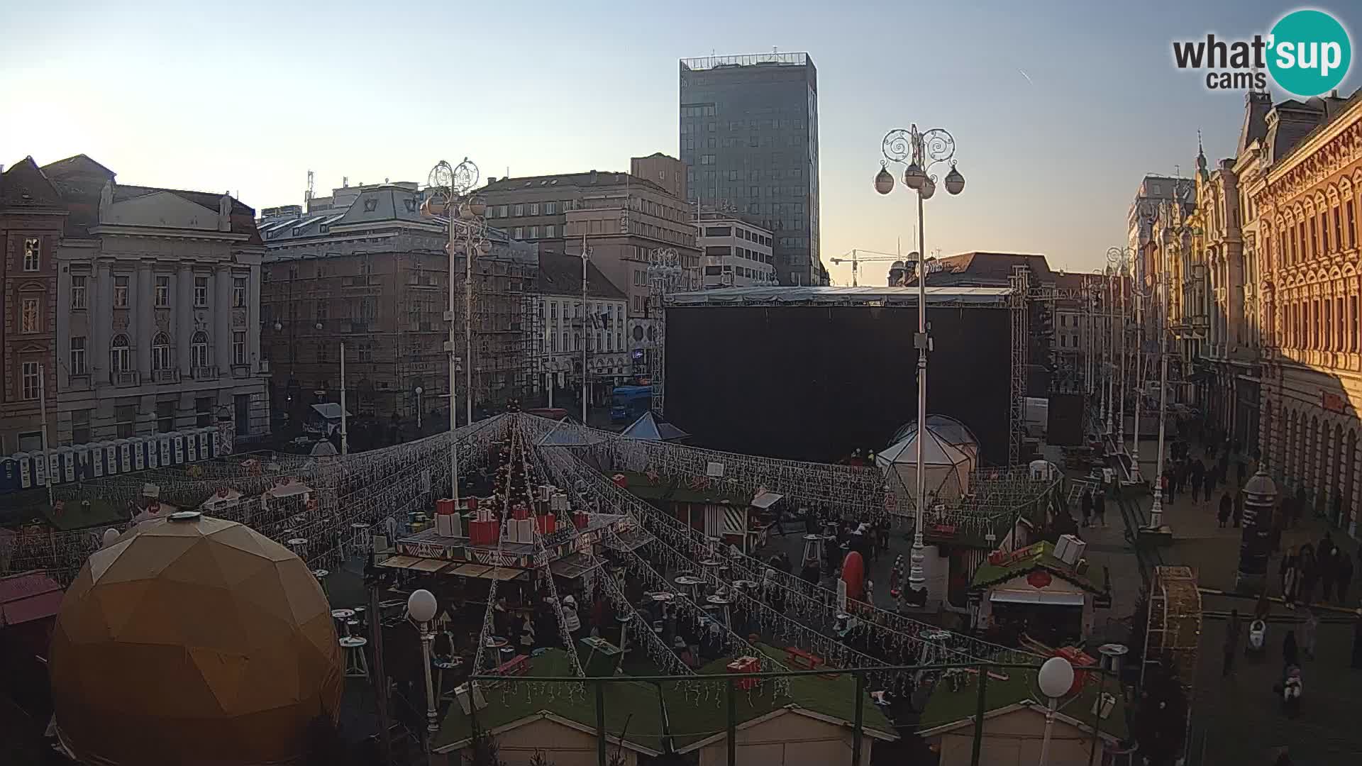 Zagreb Live Webcam – Bana Jelačić square