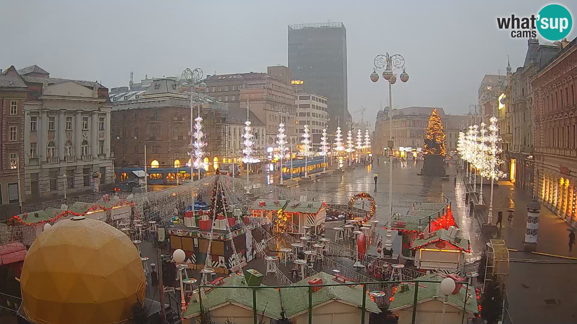 Zagreb Live Webcam – Bana Jelačić square