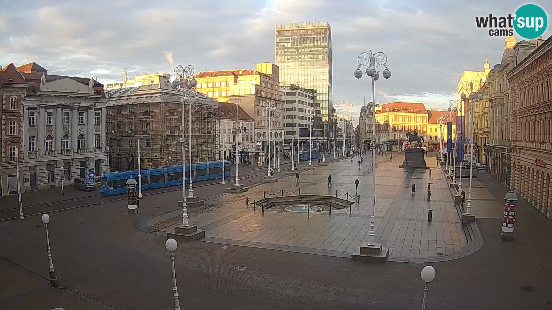 Zagreb spletna kamera trg Bana Jelačića