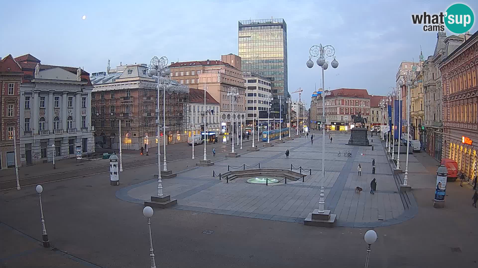 Zagreb spletna kamera trg Bana Jelačića