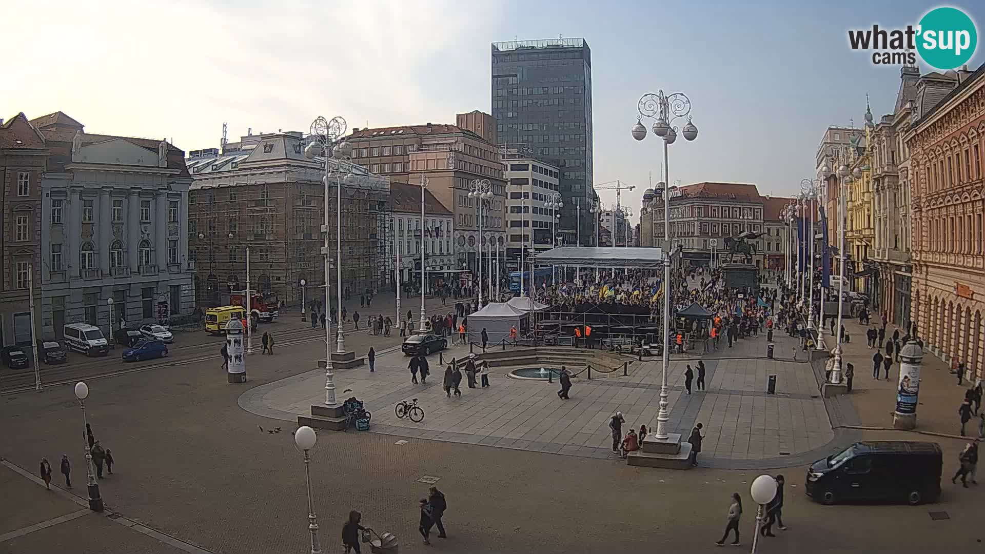 Zagreb spletna kamera trg Bana Jelačića