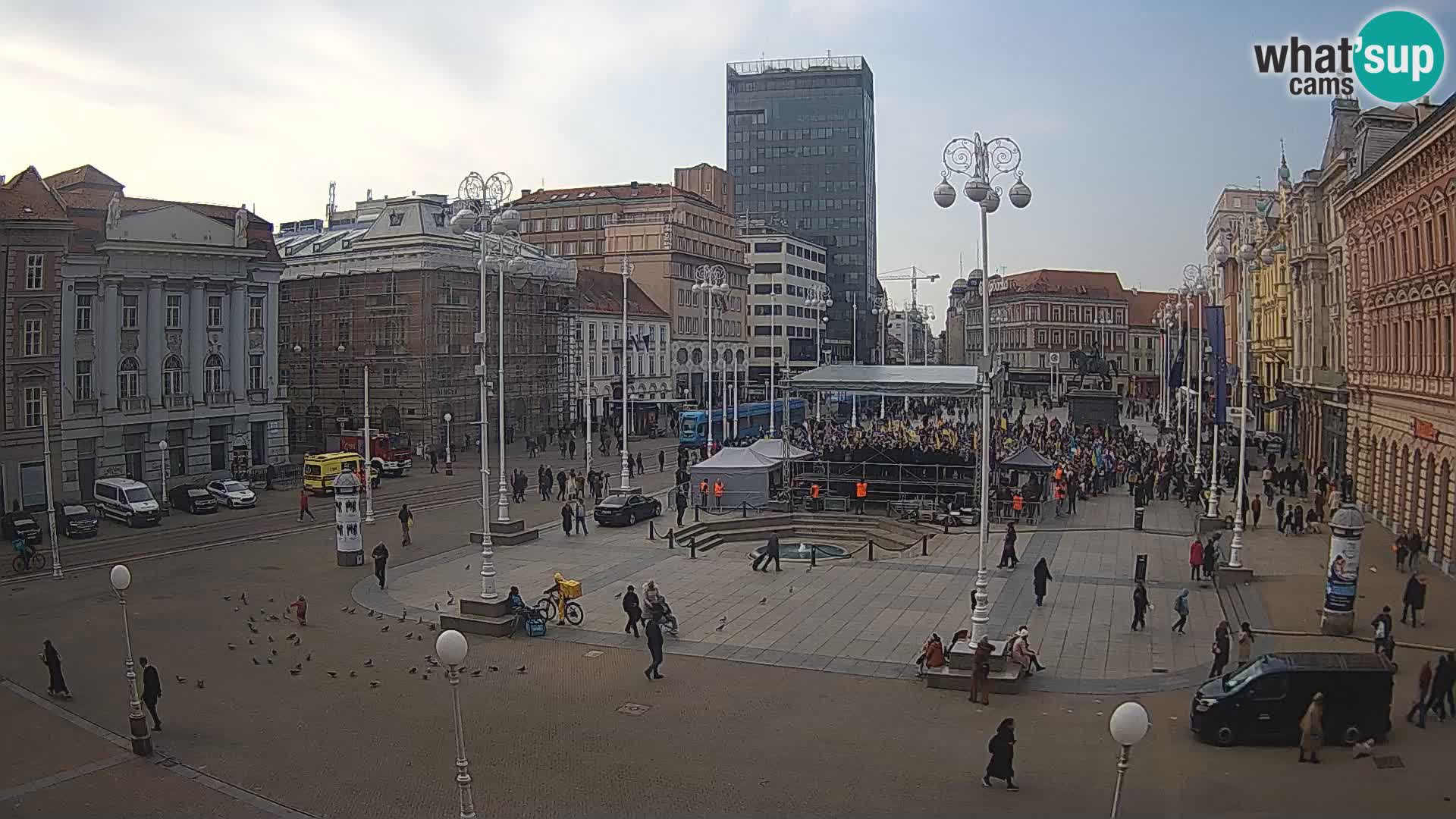 Zagreb spletna kamera trg Bana Jelačića