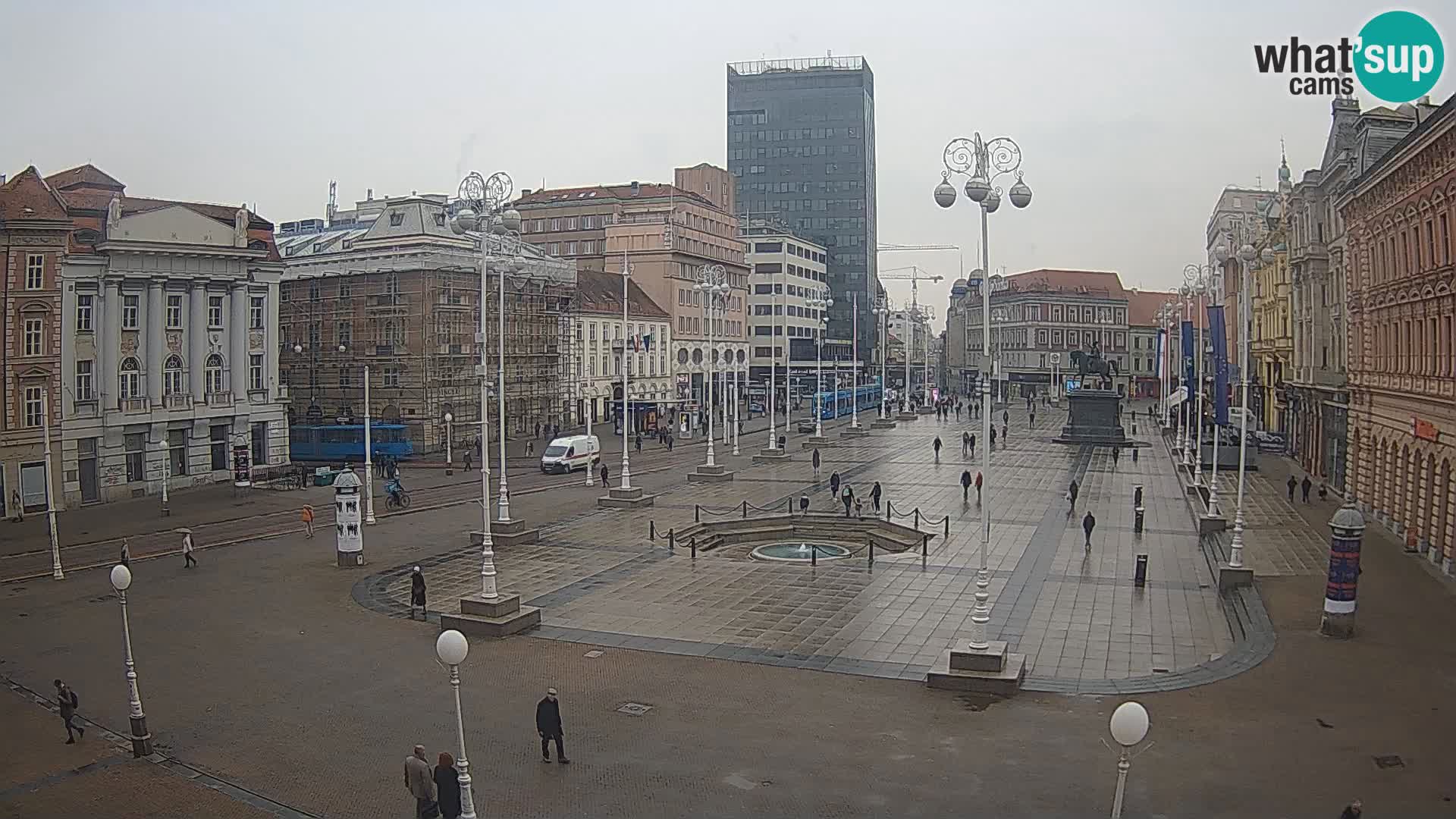 Zagreb spletna kamera trg Bana Jelačića