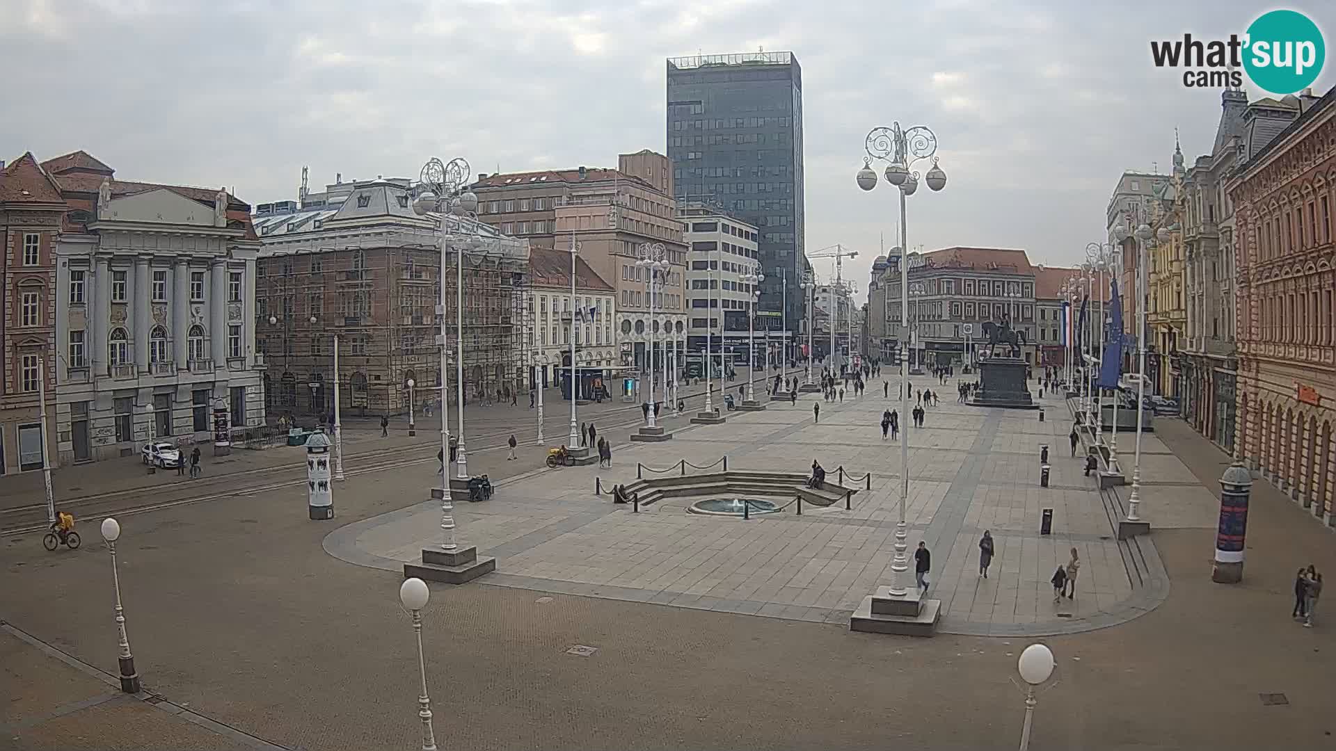 Zagreb spletna kamera trg Bana Jelačića