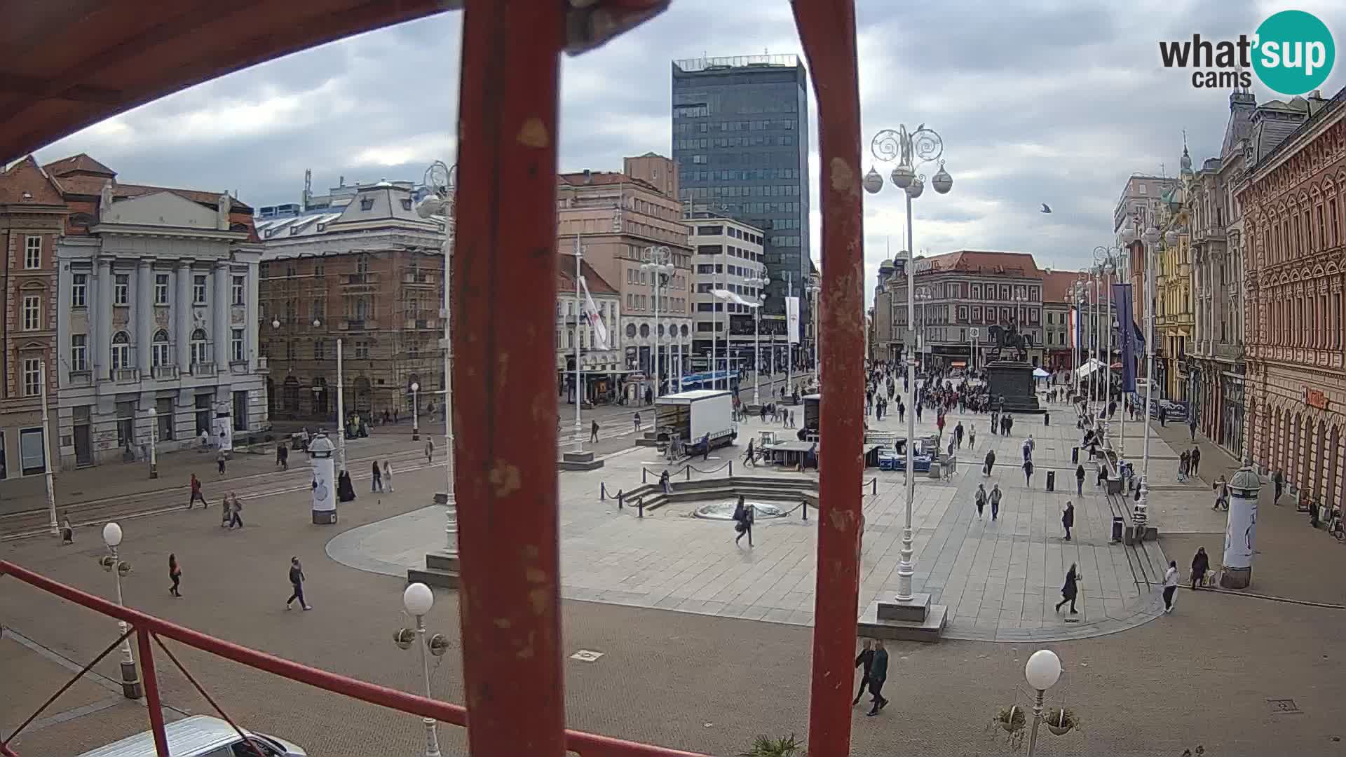 Zagreb Live Webcam – Bana Jelačić square