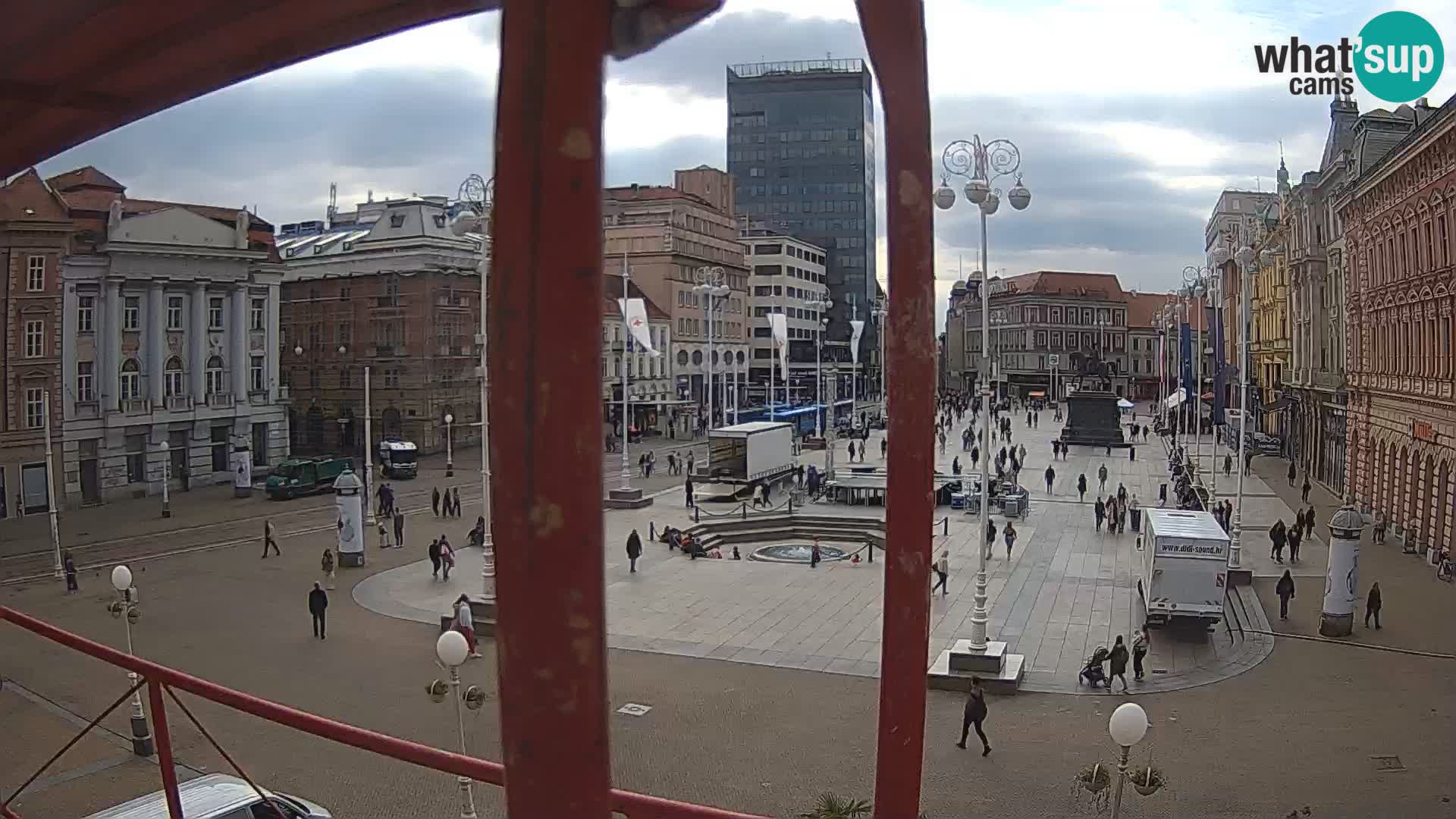 Zagreb Live Webcam – Bana Jelačić square