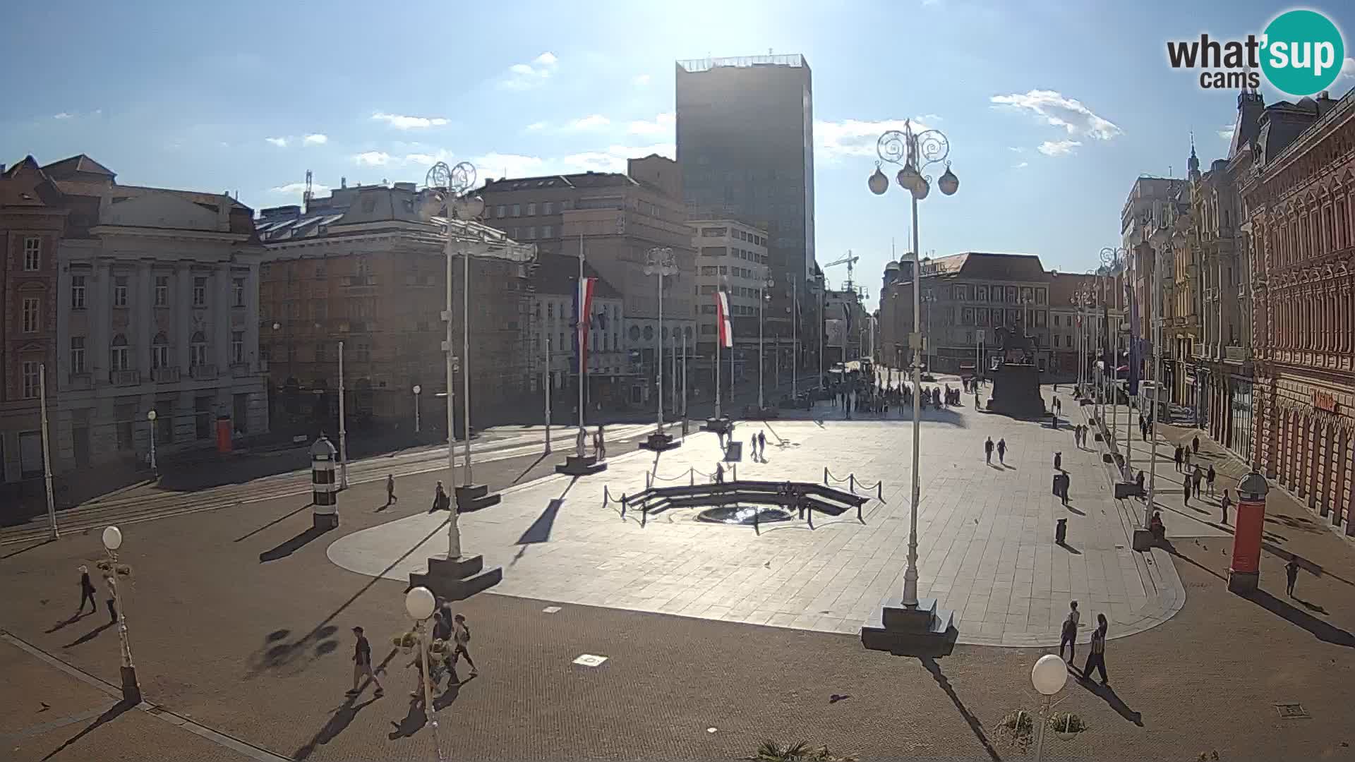 Zagreb spletna kamera trg Bana Jelačića