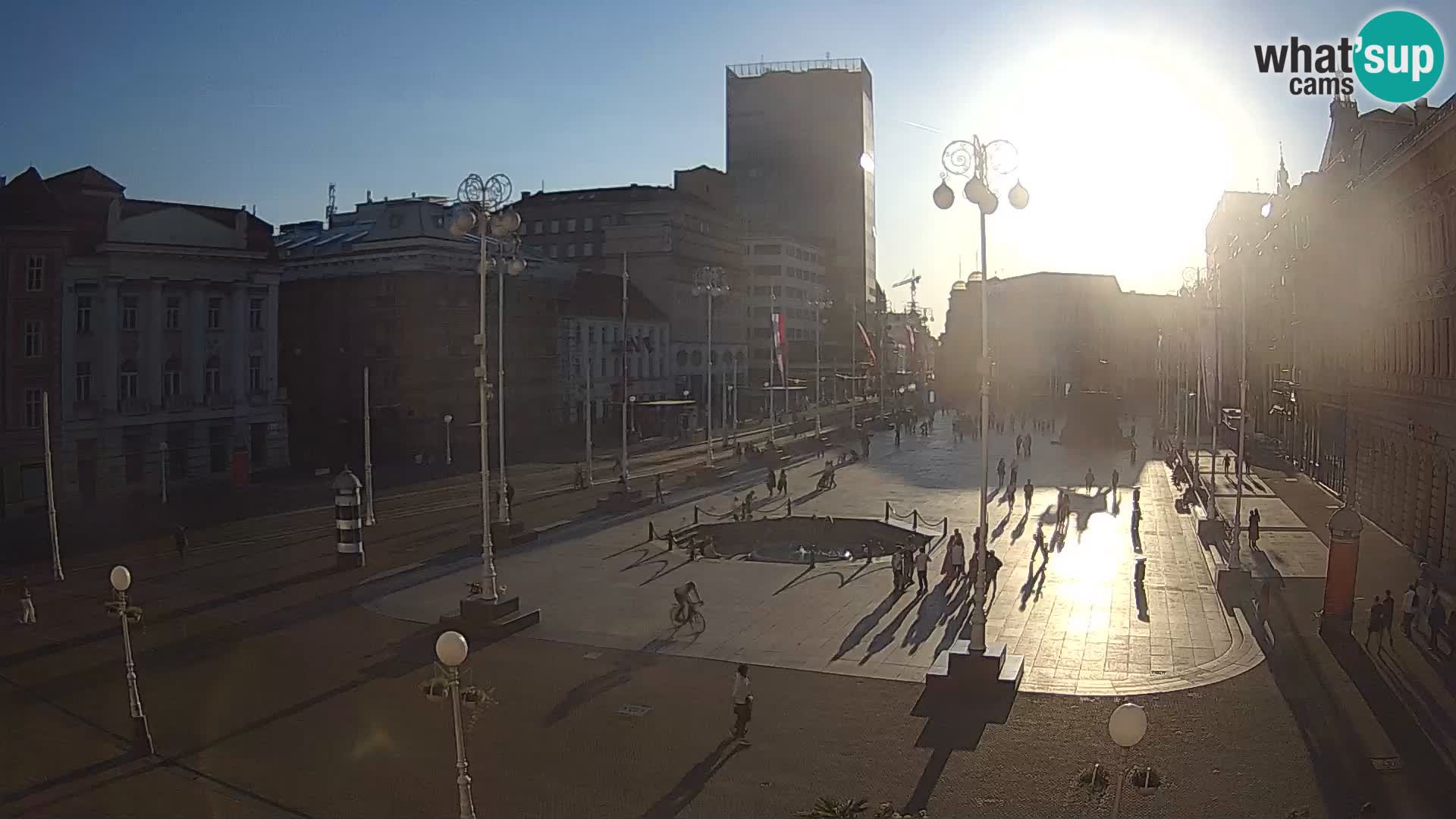 Zagreb spletna kamera trg Bana Jelačića