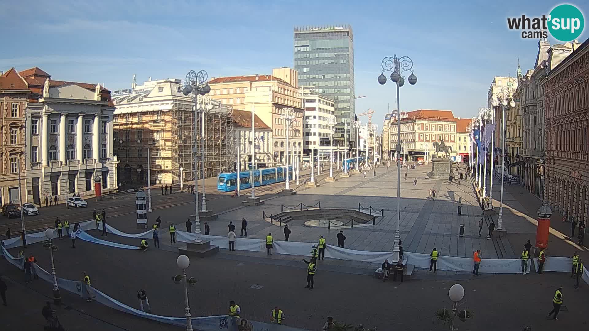 Zagreb spletna kamera trg Bana Jelačića