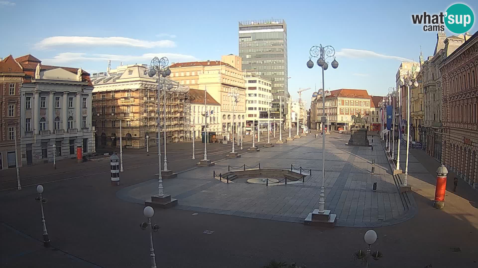 Zagreb spletna kamera trg Bana Jelačića