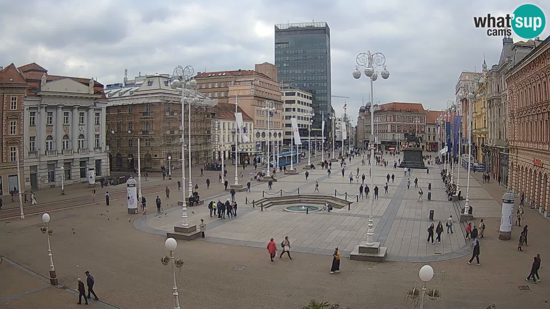 Zagreb spletna kamera trg Bana Jelačića