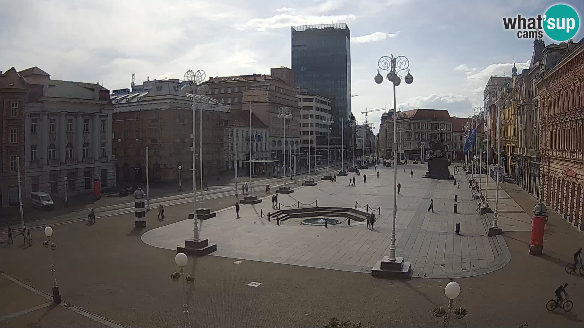 Zagreb Live Webcam – Bana Jelačić square