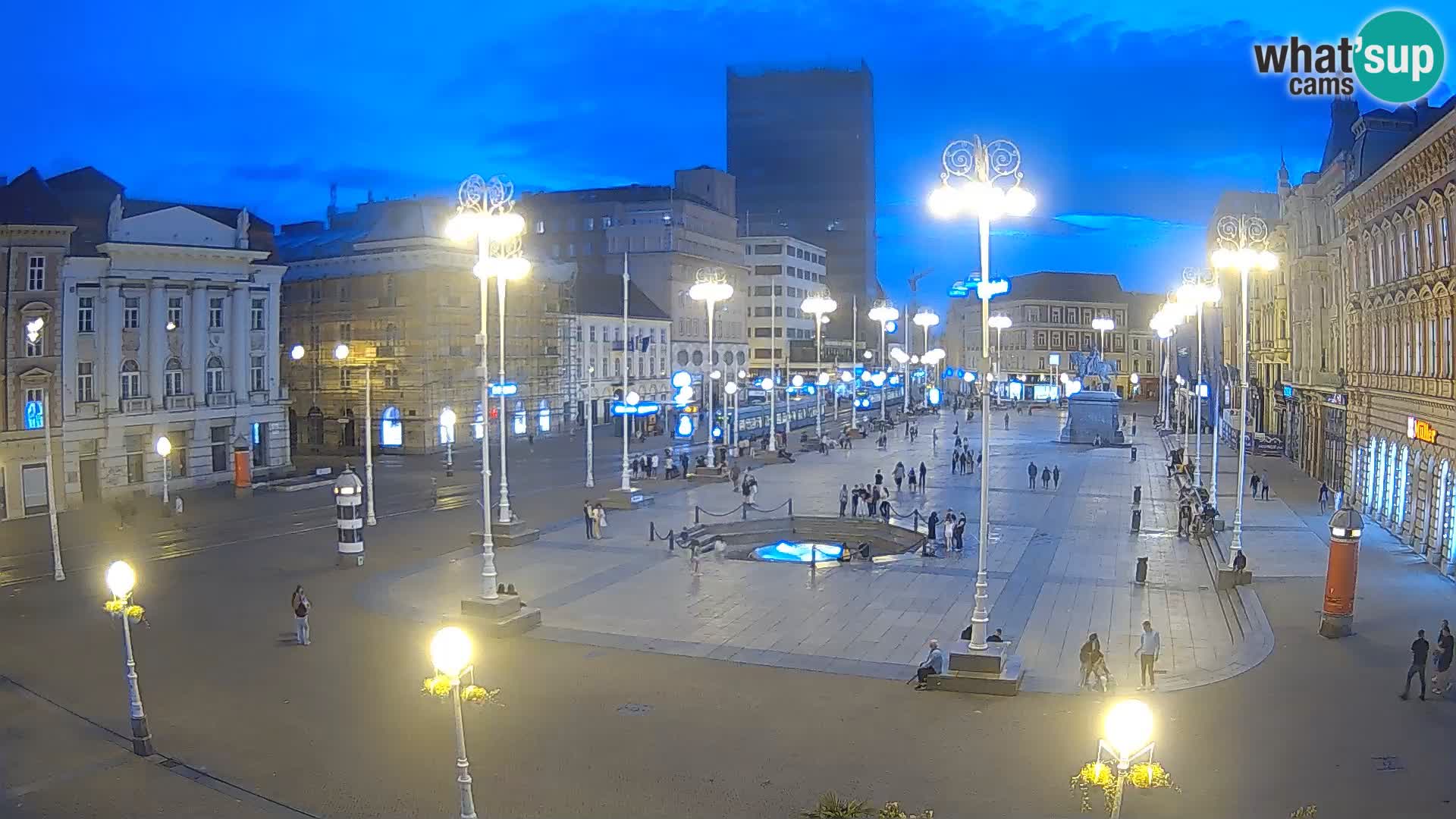 Zagreb spletna kamera trg Bana Jelačića