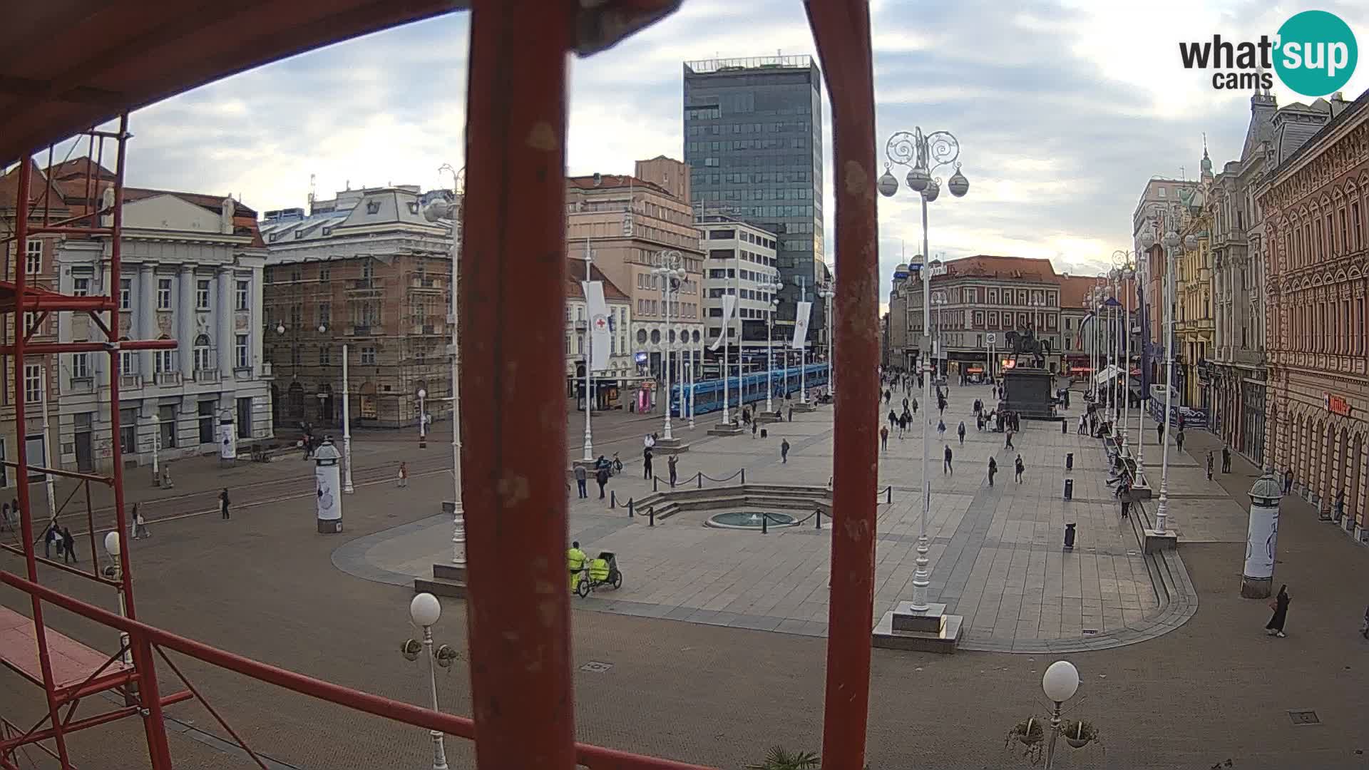 Zagreb Live Webcam – Bana Jelačić square