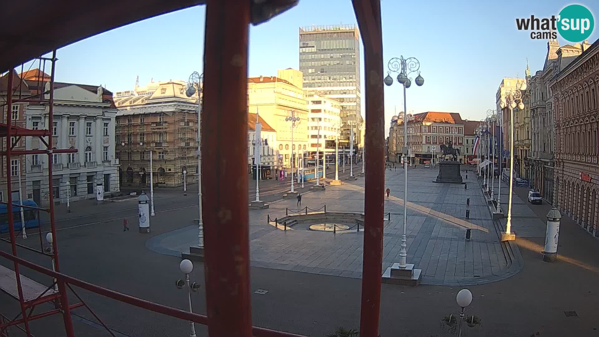 Zagreb spletna kamera trg Bana Jelačića