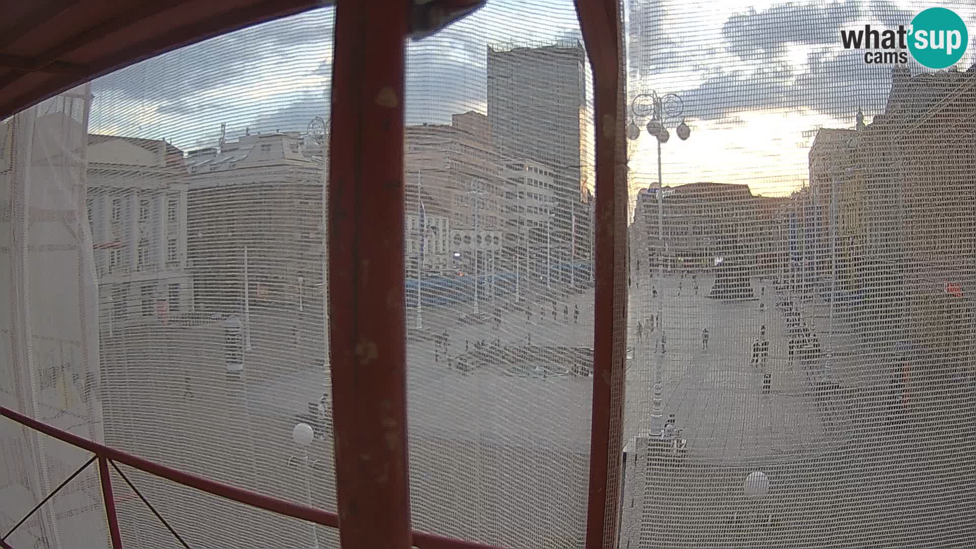 Zagreb spletna kamera trg Bana Jelačića
