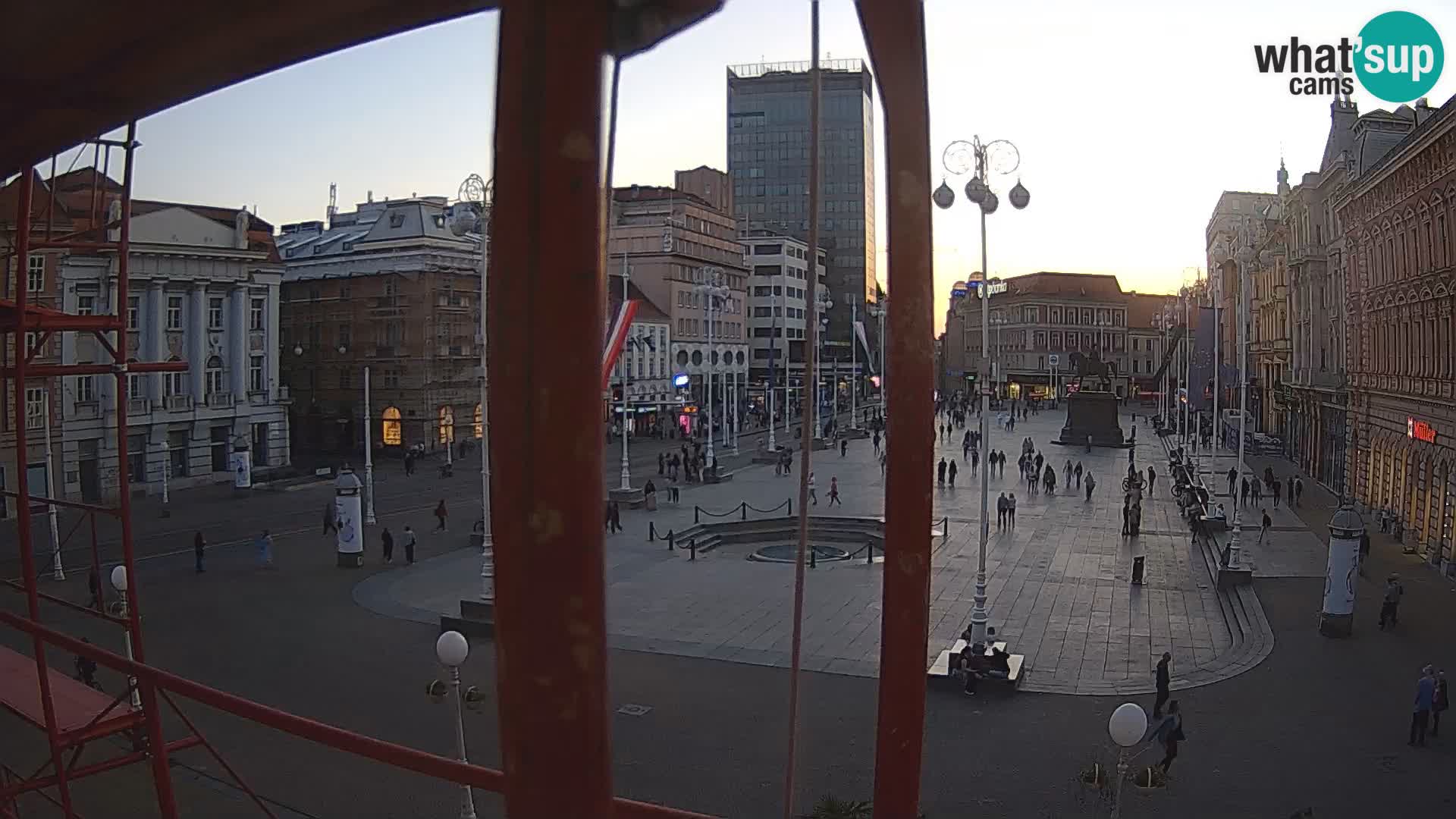 Zagreb spletna kamera trg Bana Jelačića