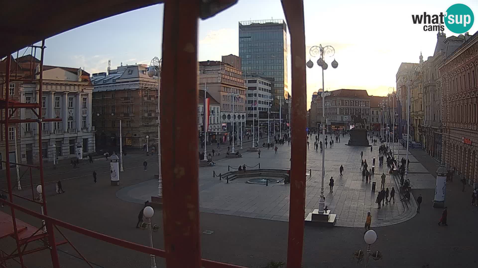 Zagreb spletna kamera trg Bana Jelačića
