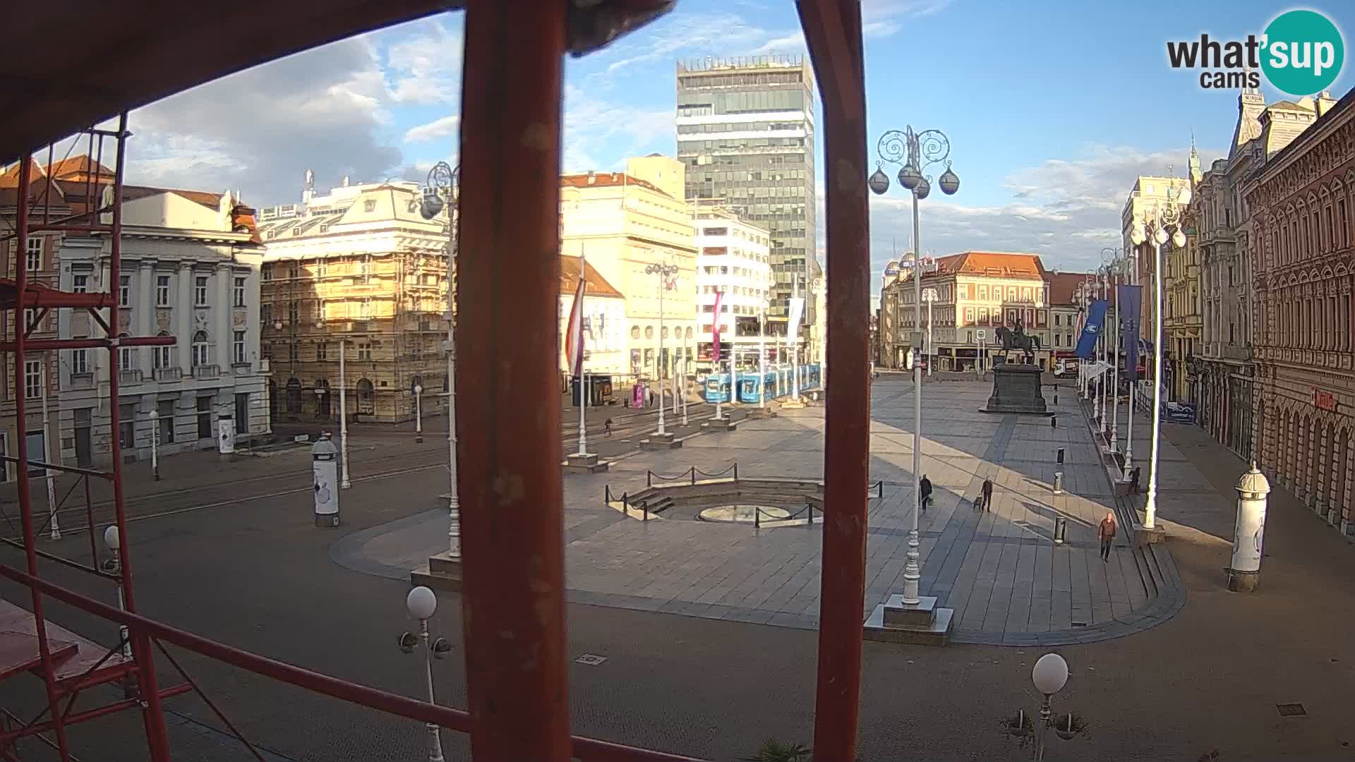 Zagreb spletna kamera trg Bana Jelačića