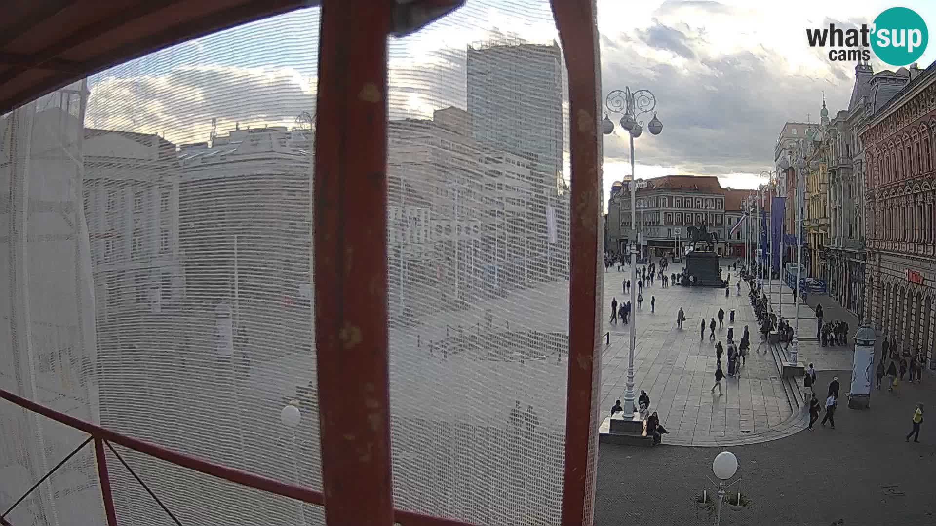 Zagreb Live Webcam – Bana Jelačić square