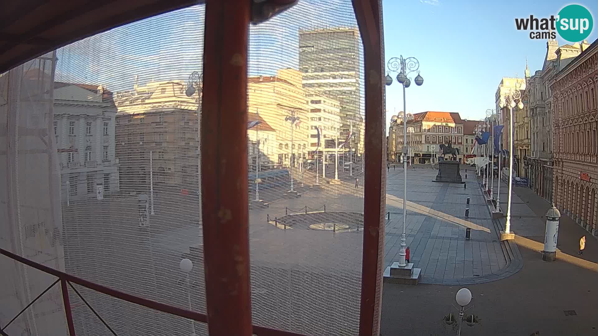 Zagreb Live Webcam – Bana Jelačić square