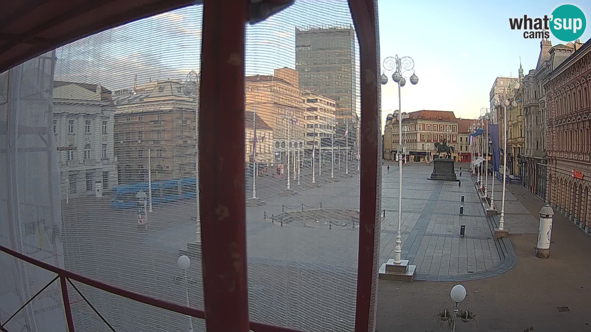 Zagreb Live Webcam – Bana Jelačić square