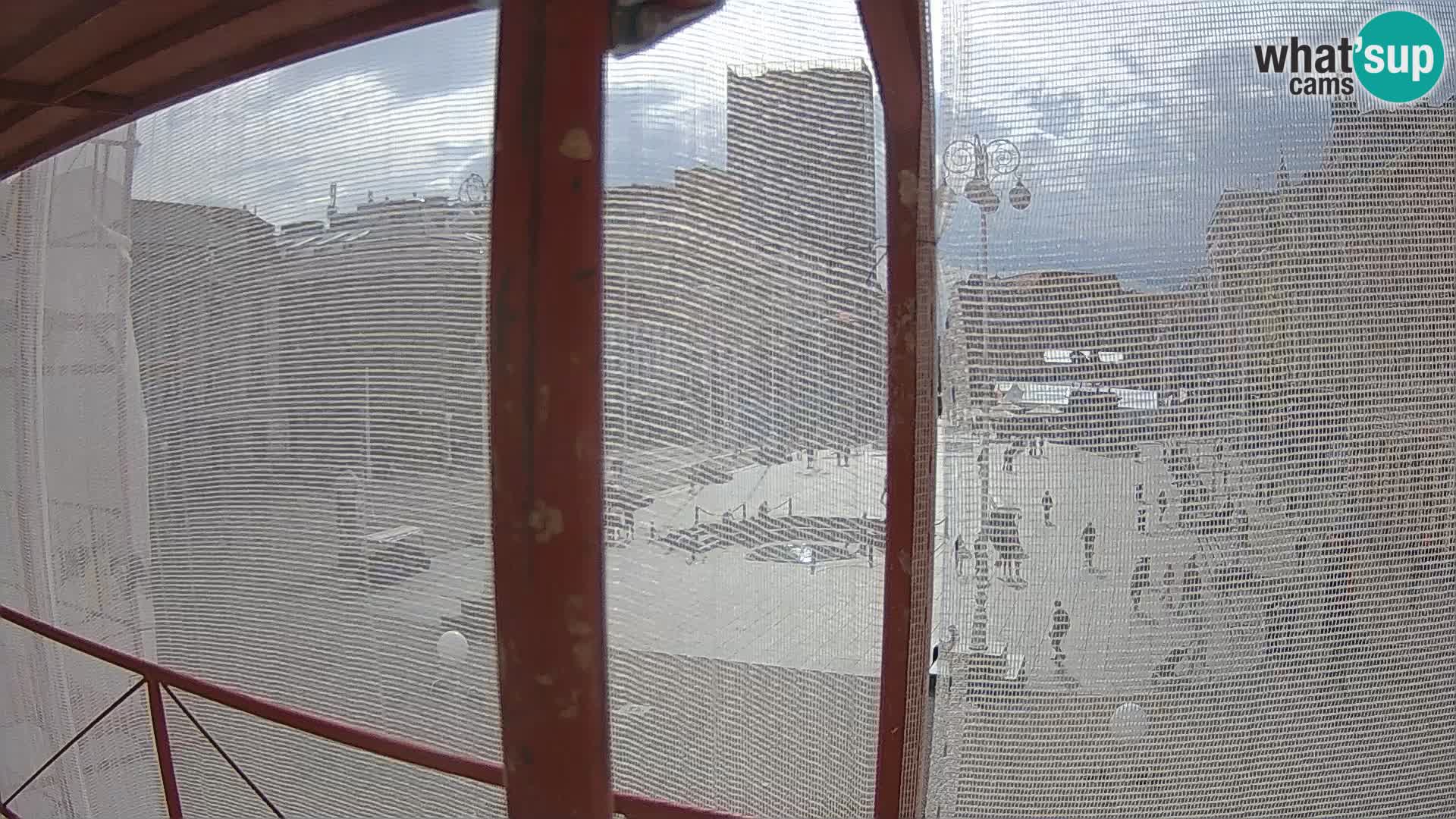 Zagreb Live Webcam – Bana Jelačić square