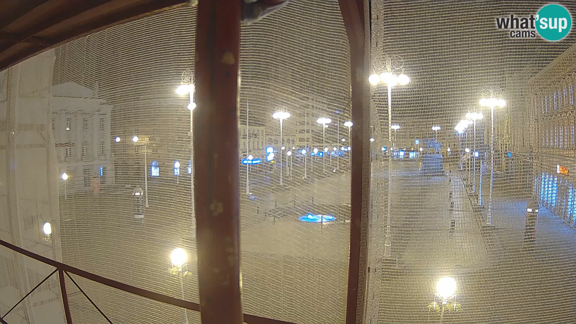 Zagreb spletna kamera trg Bana Jelačića
