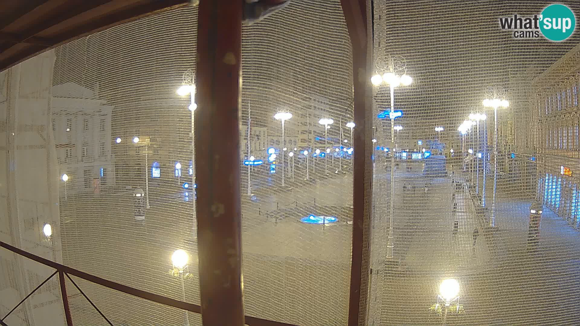 Zagreb spletna kamera trg Bana Jelačića