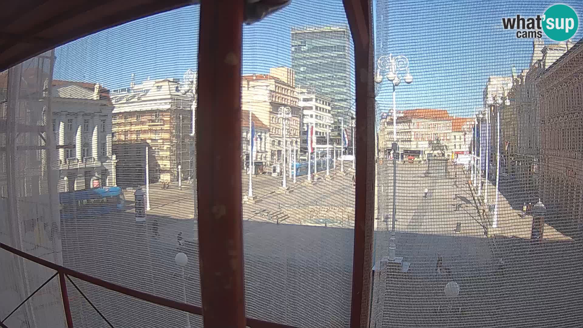 Zagreb spletna kamera trg Bana Jelačića