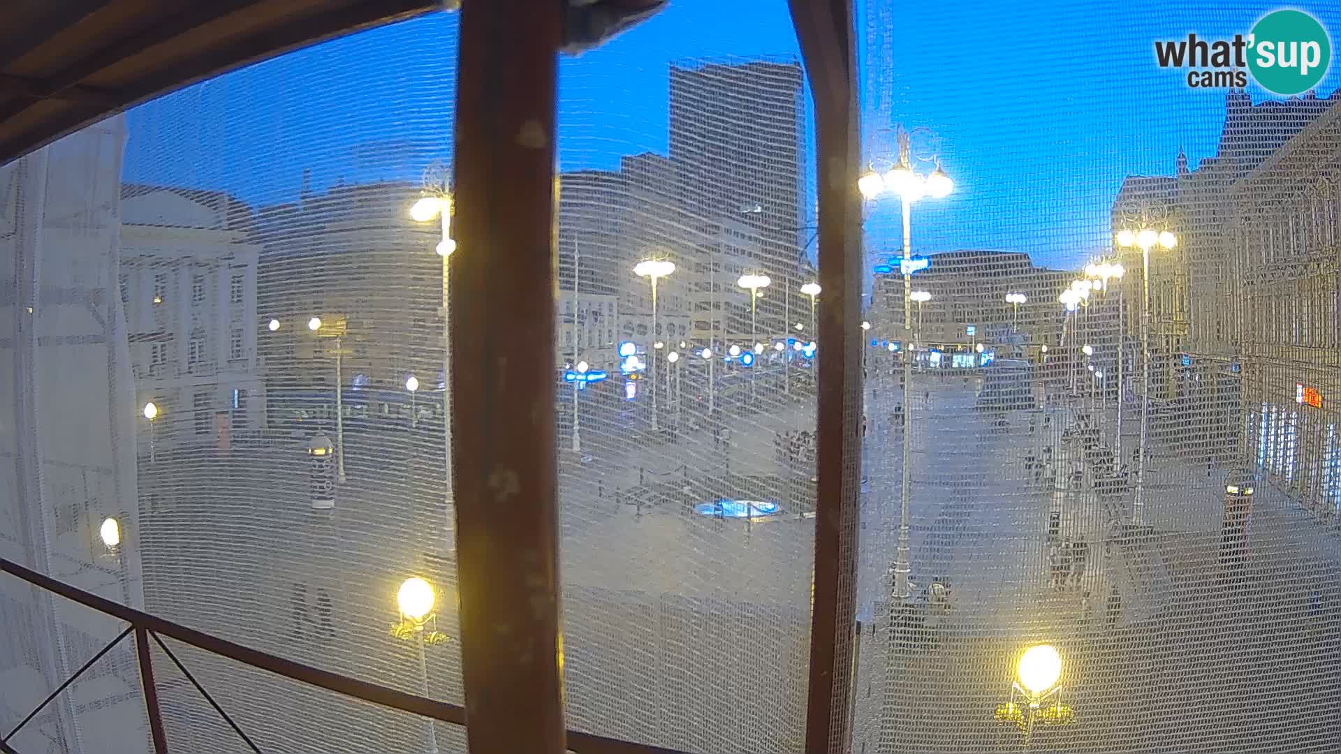 Zagreb spletna kamera trg Bana Jelačića