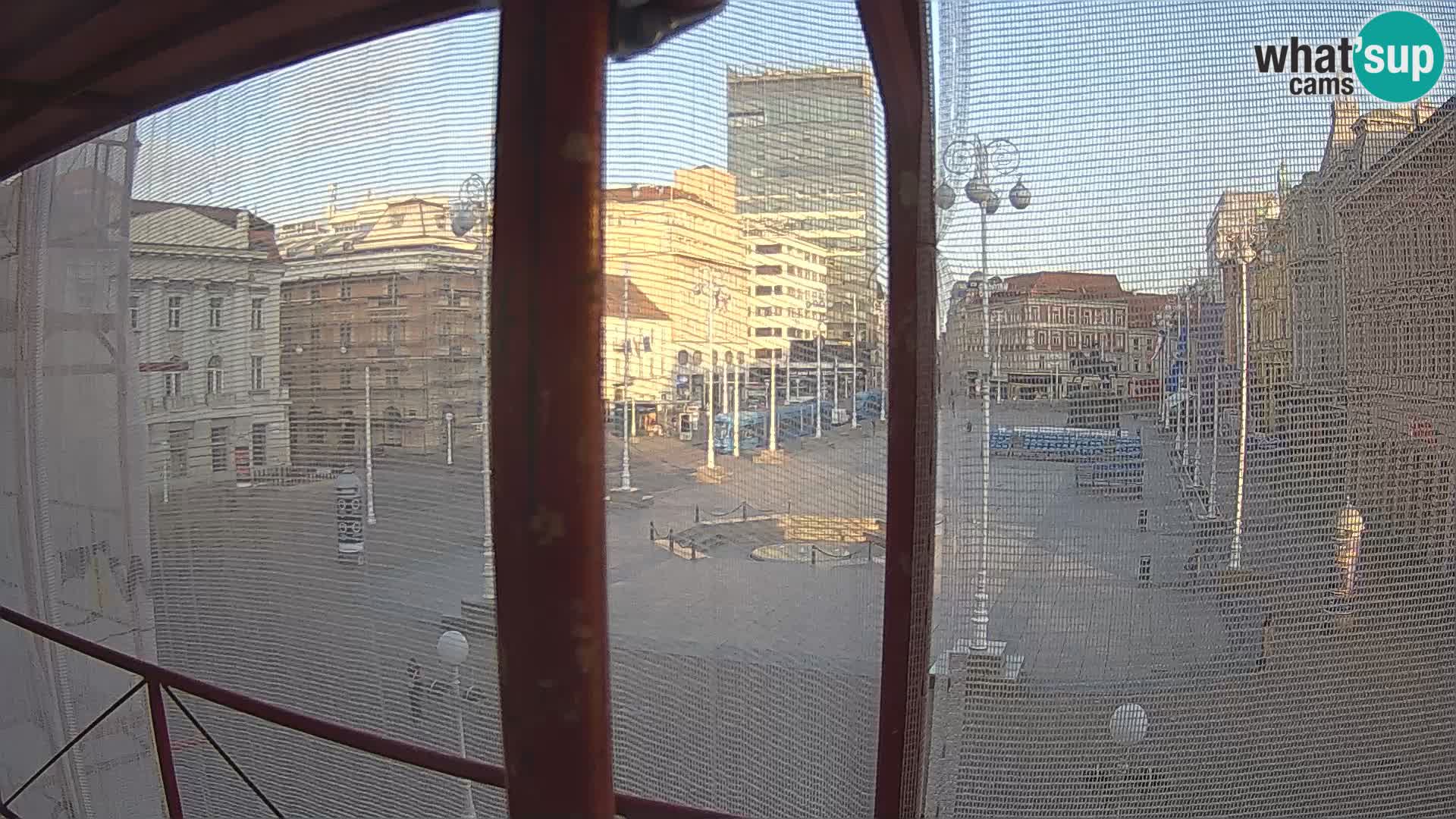 Zagreb Live Webcam – Bana Jelačić square