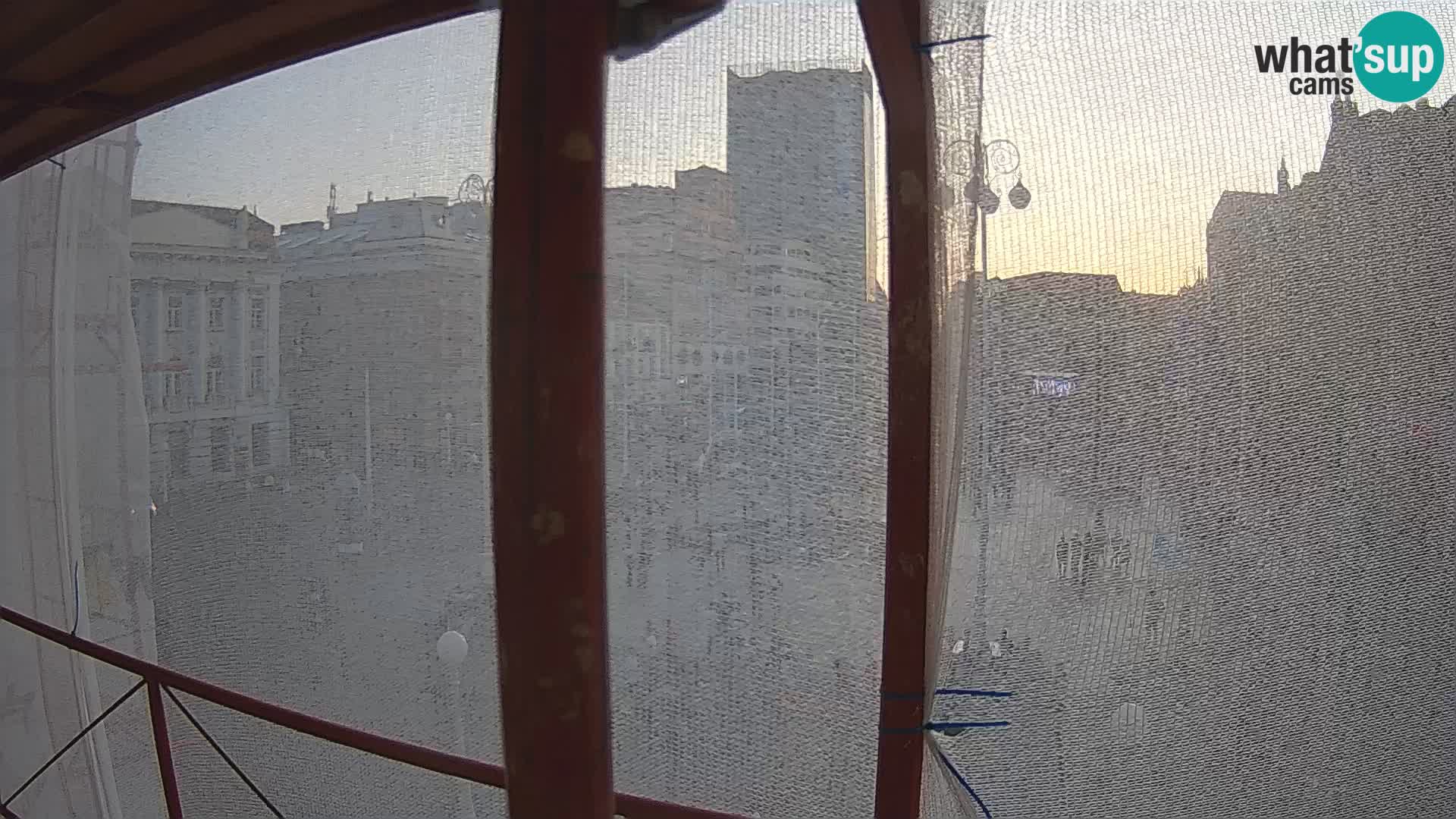 Zagreb Live Webcam – Bana Jelačić square