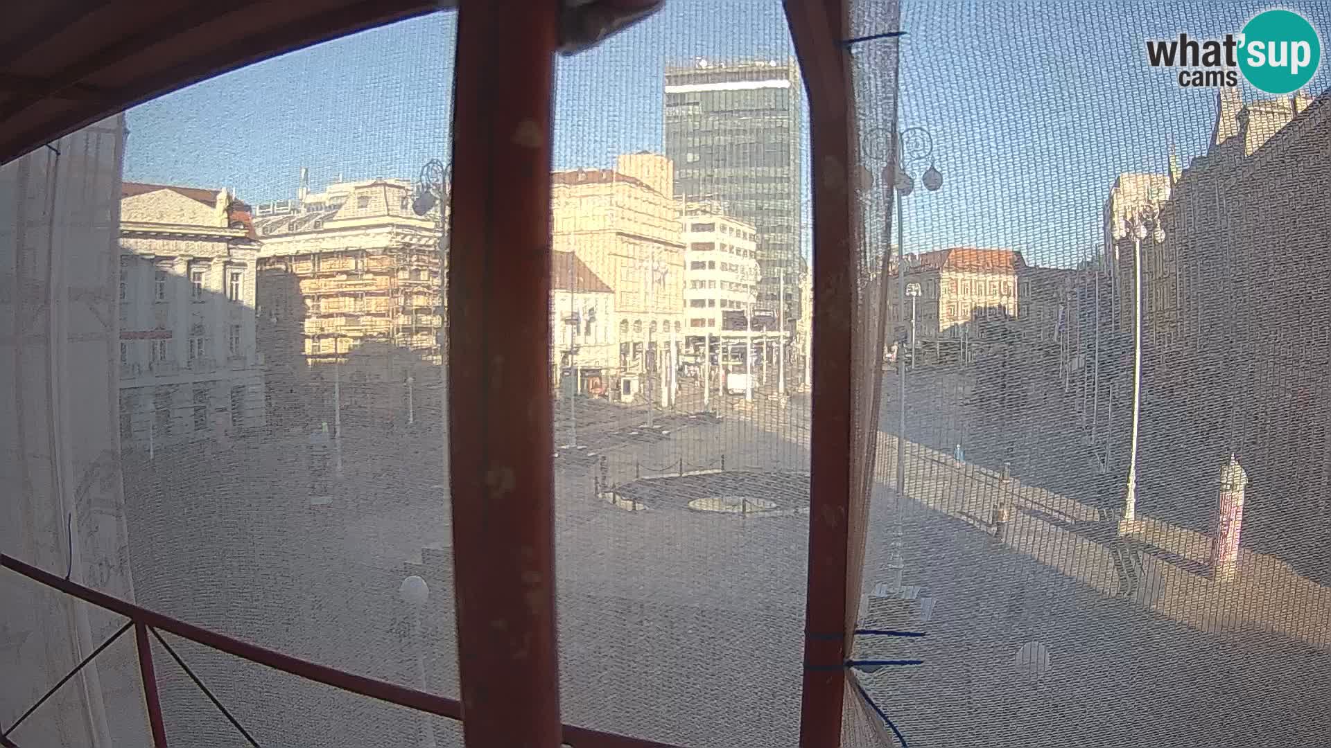 Zagreb Live Webcam – Bana Jelačić square