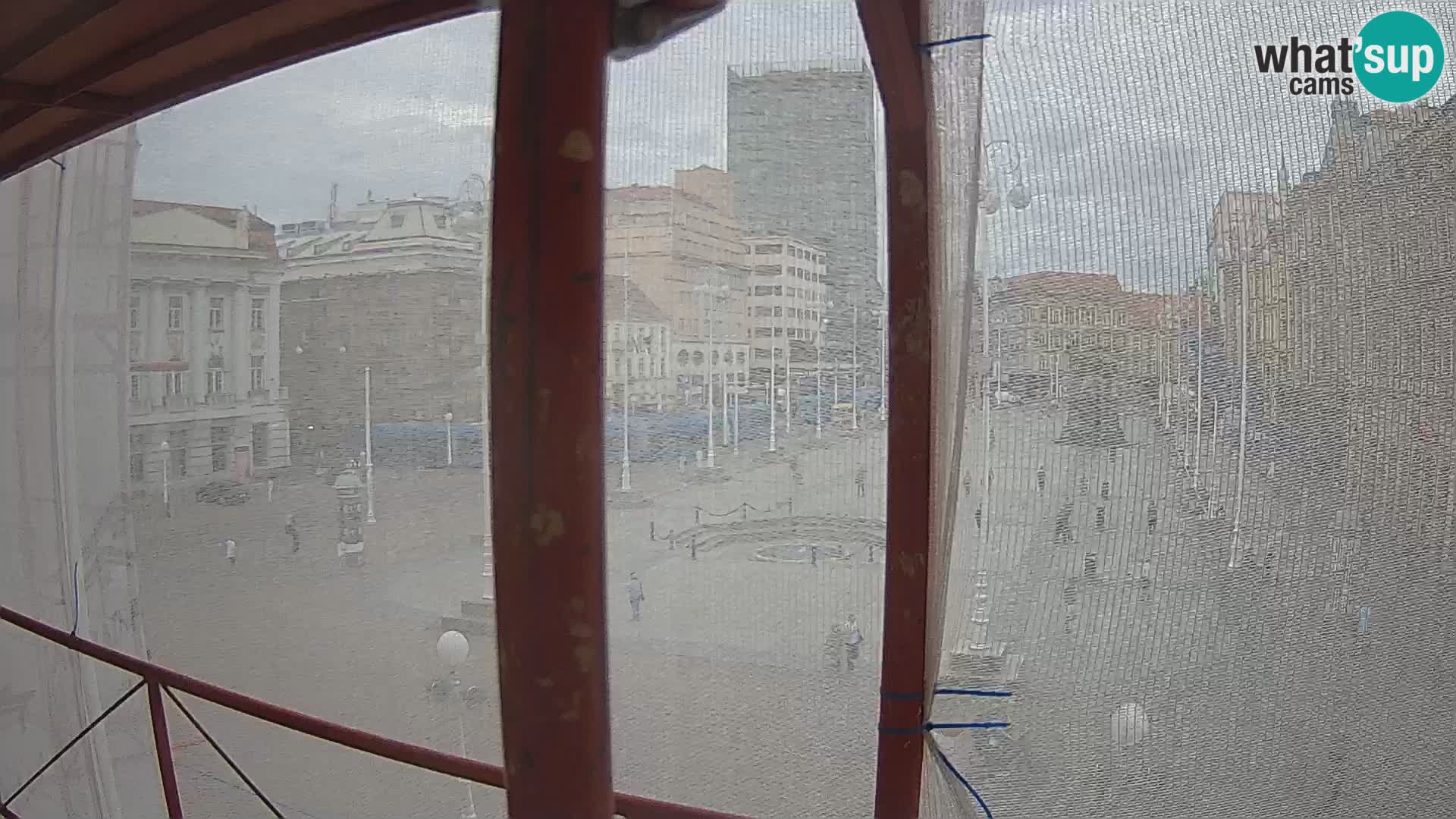 Zagreb spletna kamera trg Bana Jelačića