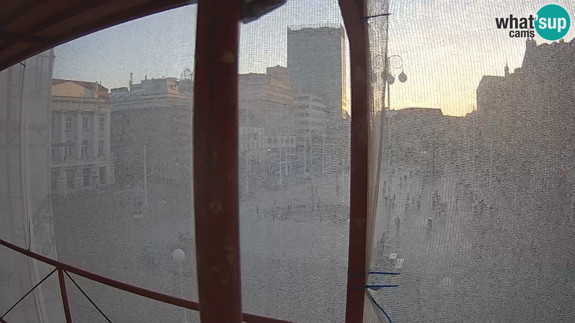 Zagreb spletna kamera trg Bana Jelačića
