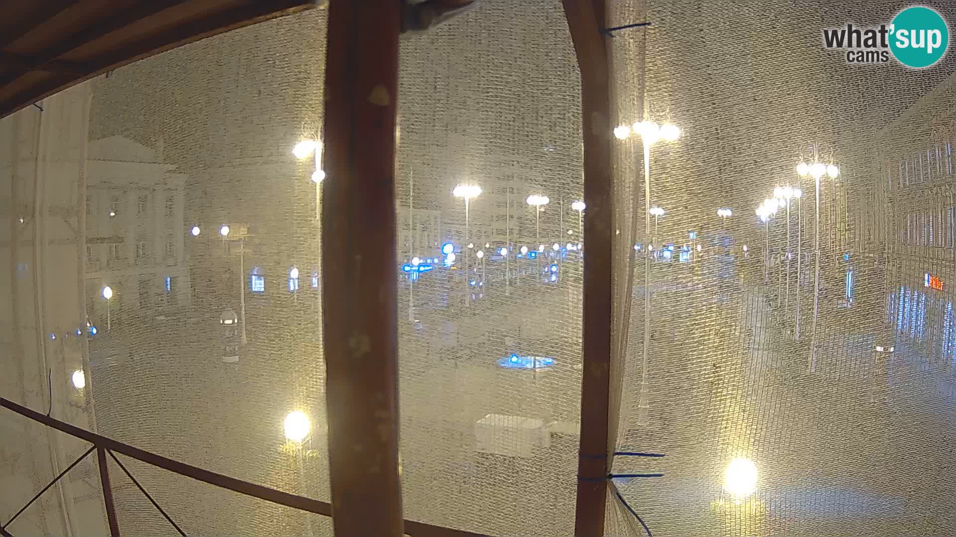Zagreb spletna kamera trg Bana Jelačića