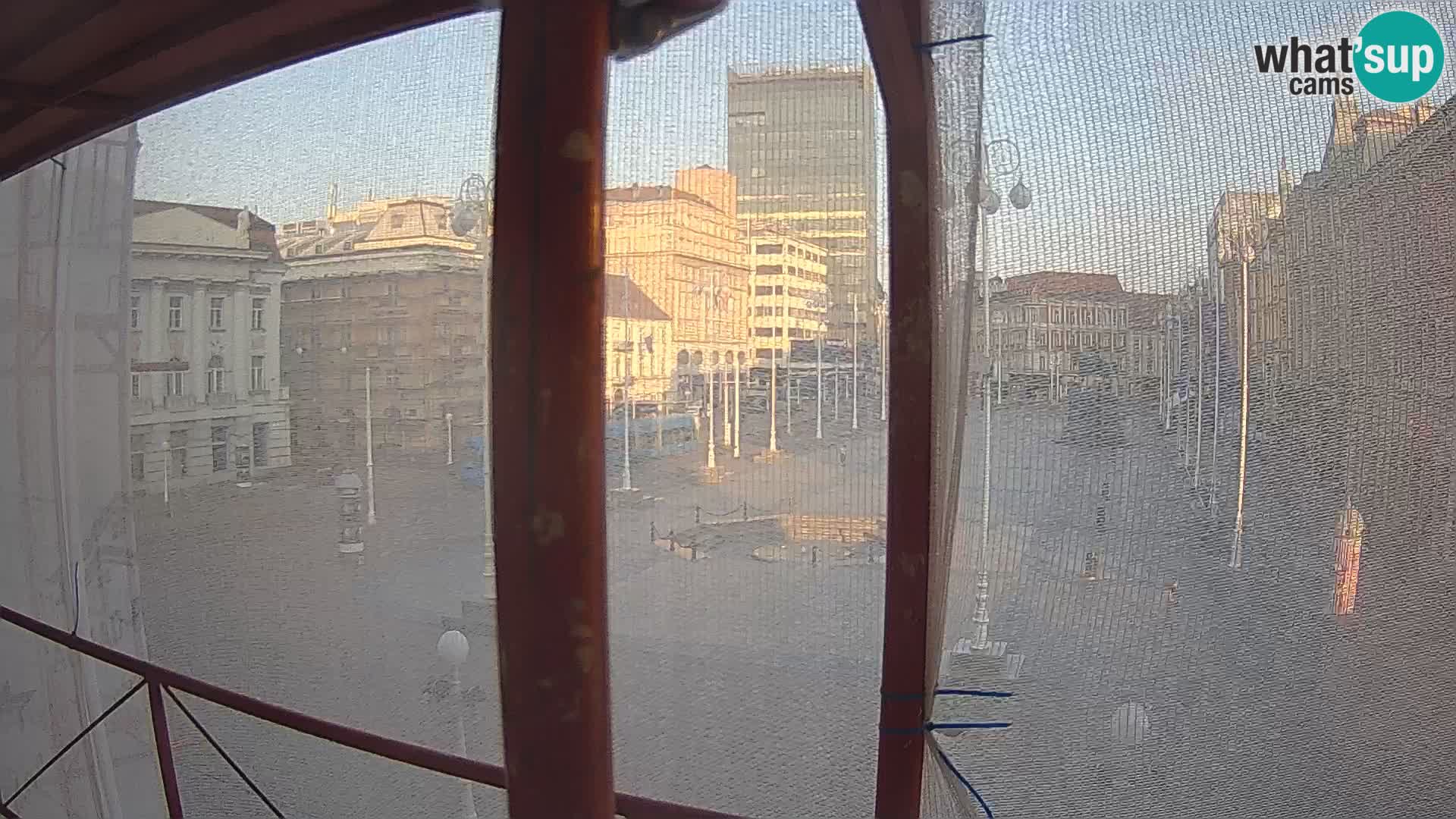 Zagreb Live Webcam – Bana Jelačić square