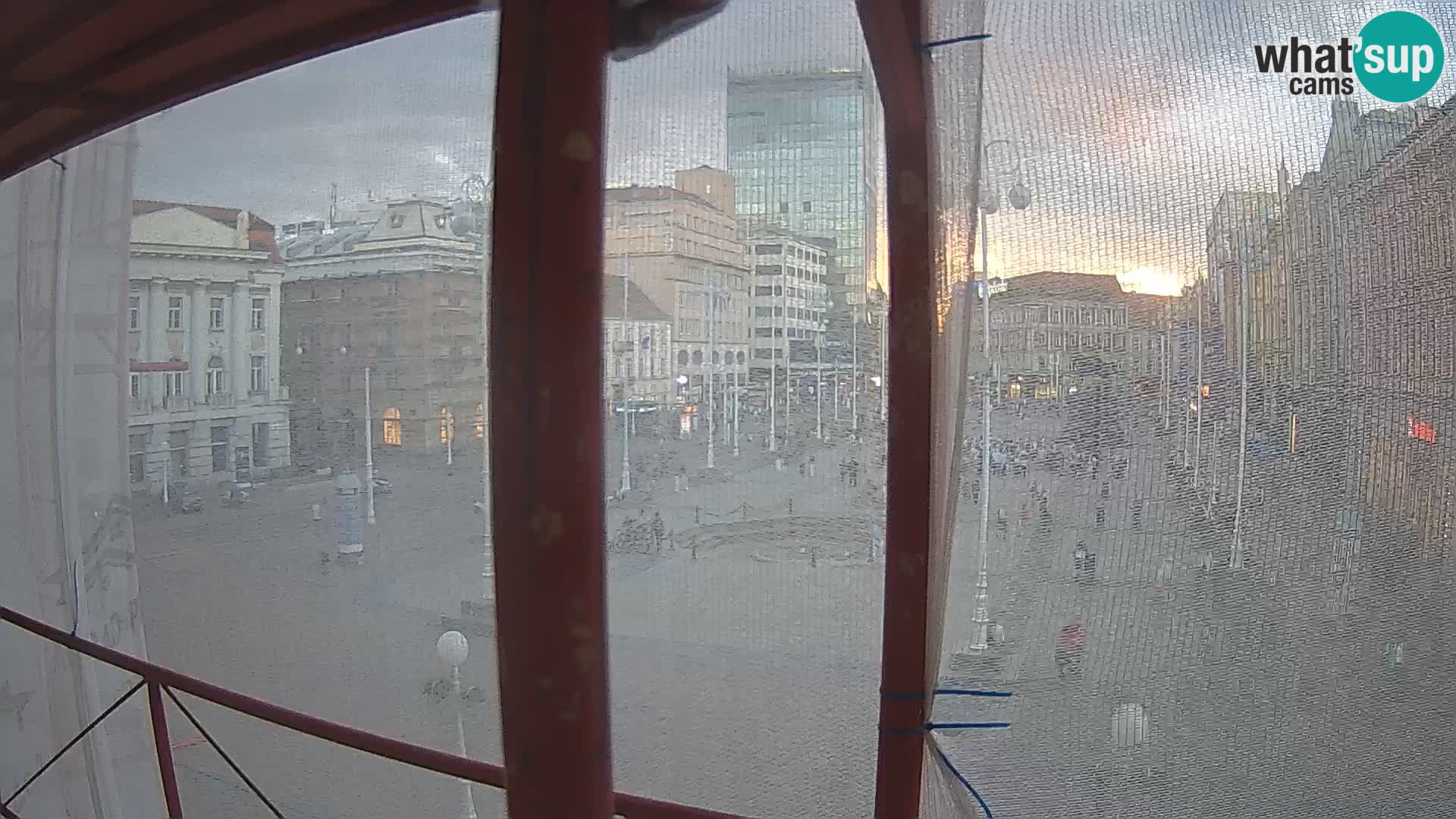 Zagreb Live Webcam – Bana Jelačić square