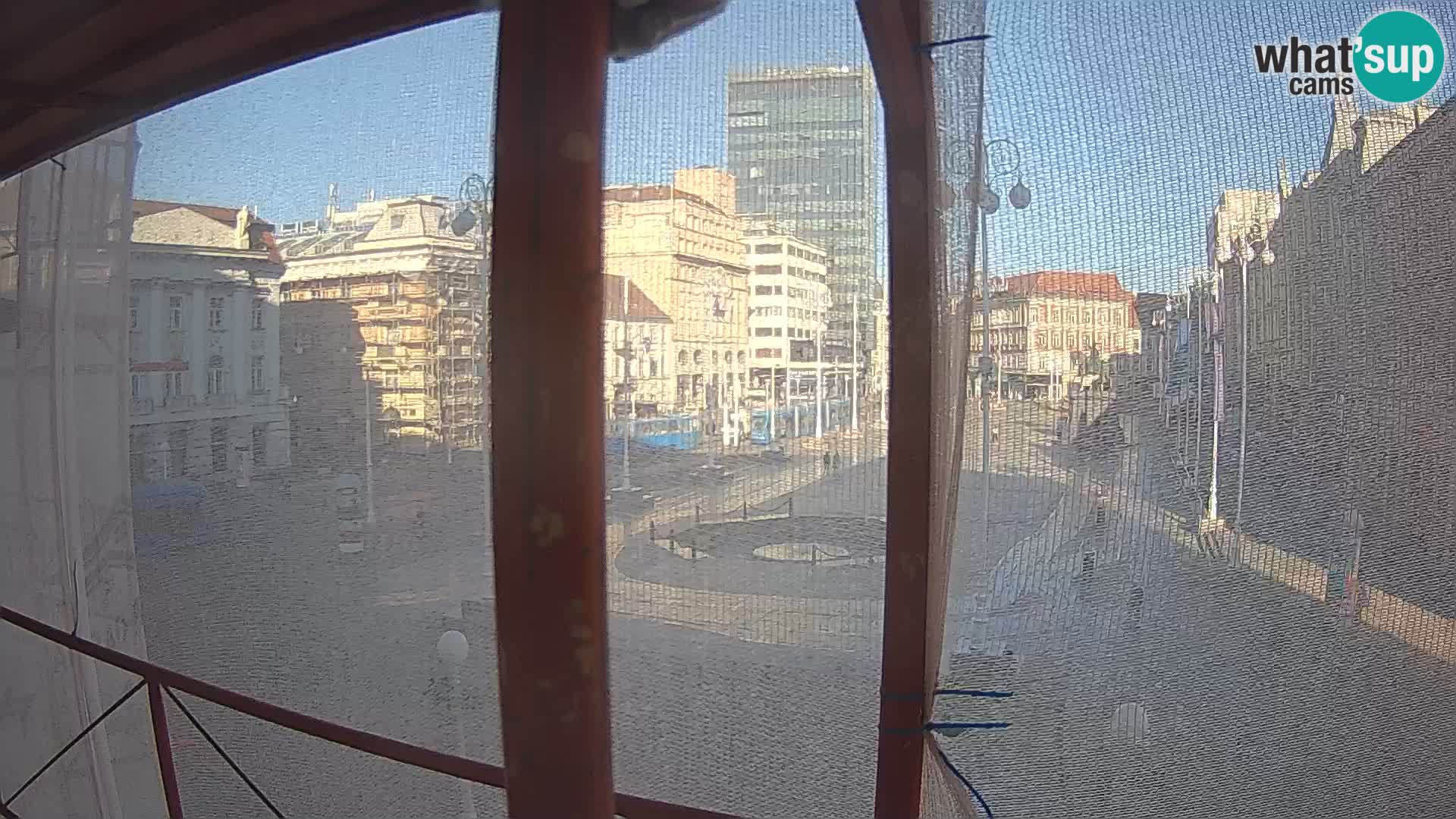 Zagreb Live Webcam – Bana Jelačić square
