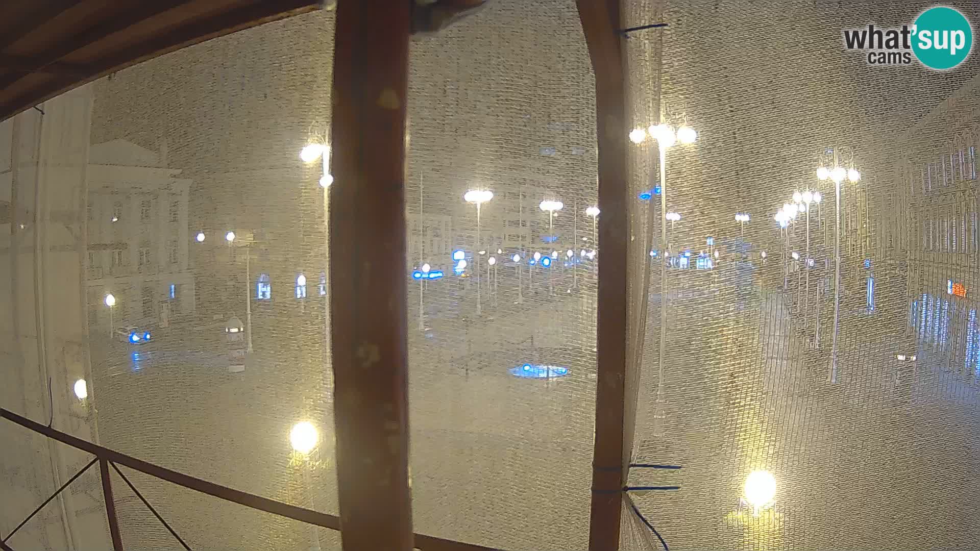 Zagreb spletna kamera trg Bana Jelačića