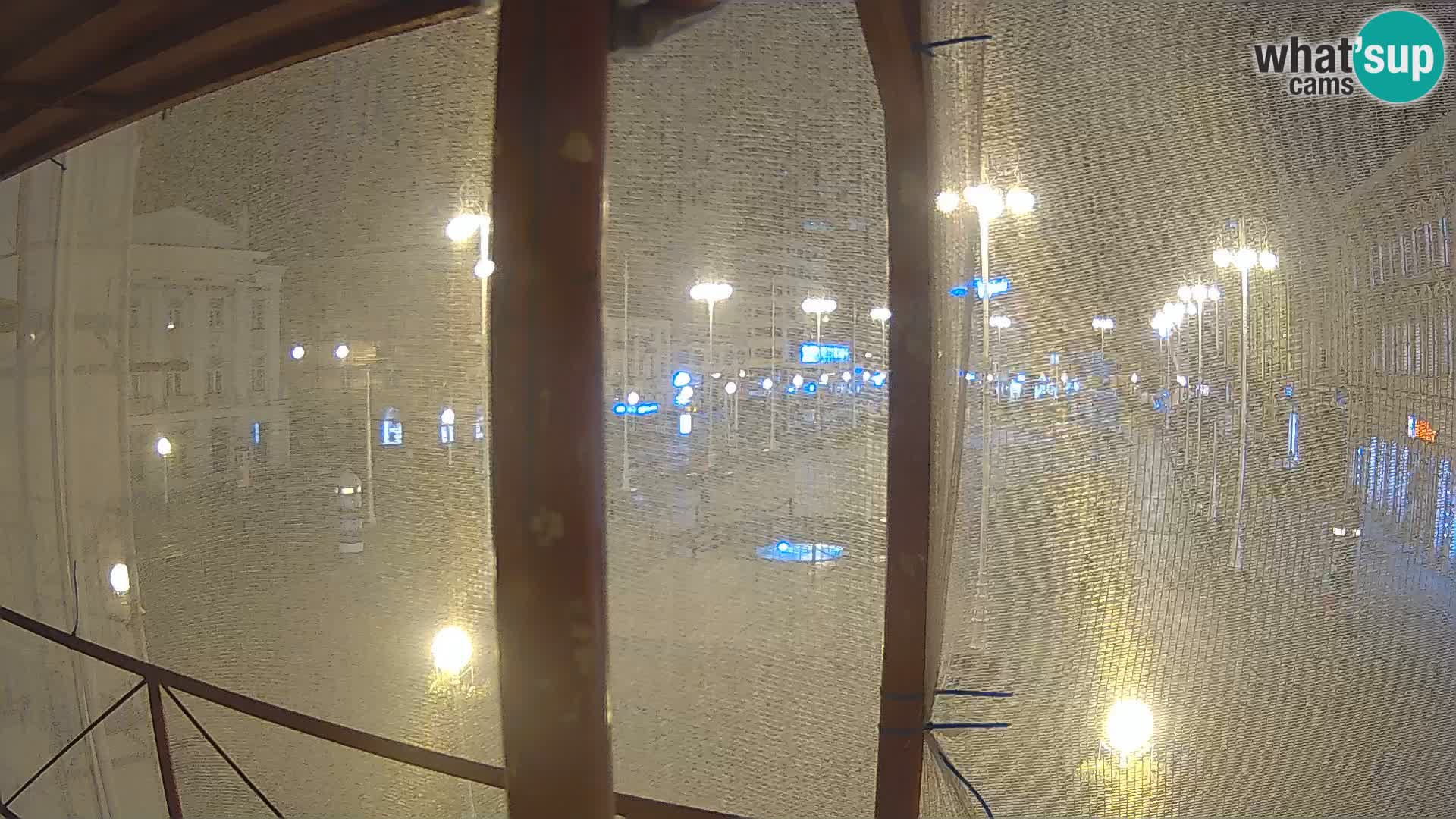 Zagreb spletna kamera trg Bana Jelačića
