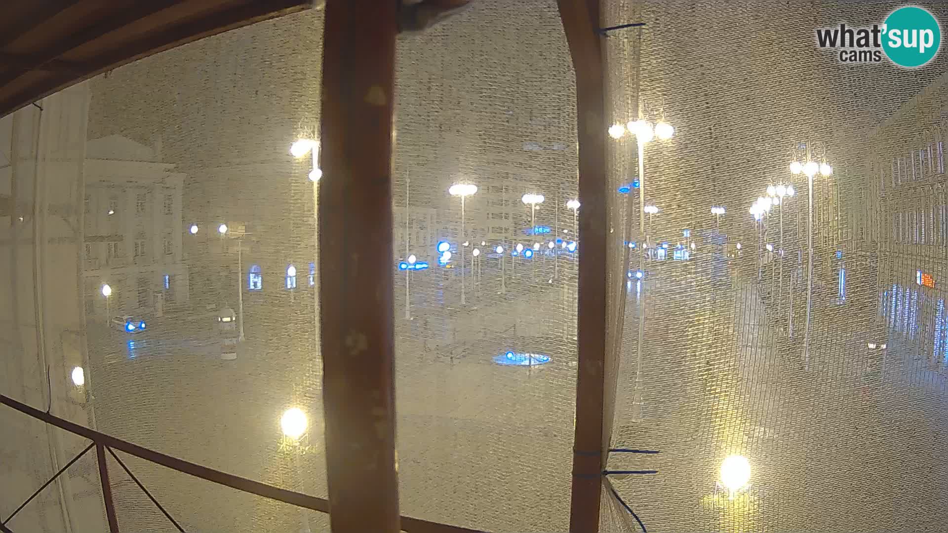 Zagreb spletna kamera trg Bana Jelačića