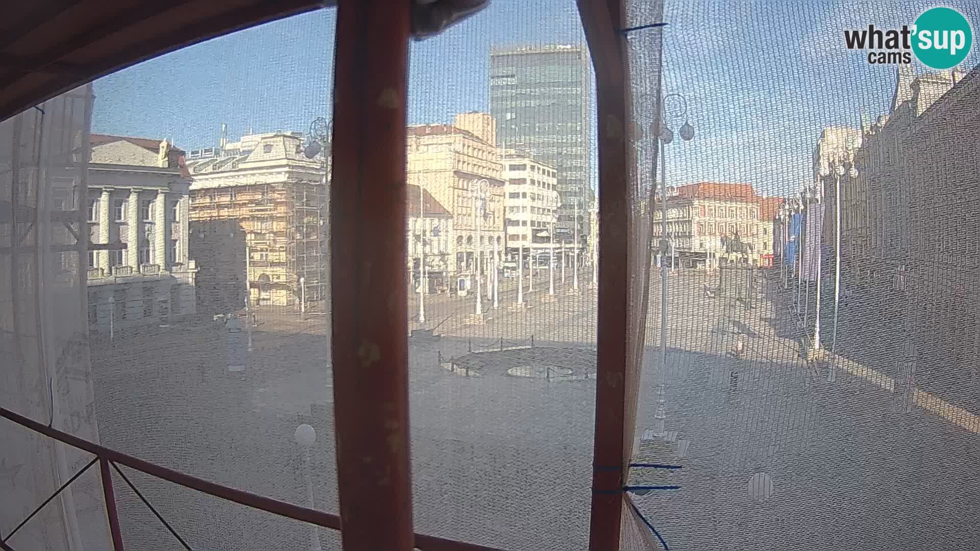 Zagreb spletna kamera trg Bana Jelačića